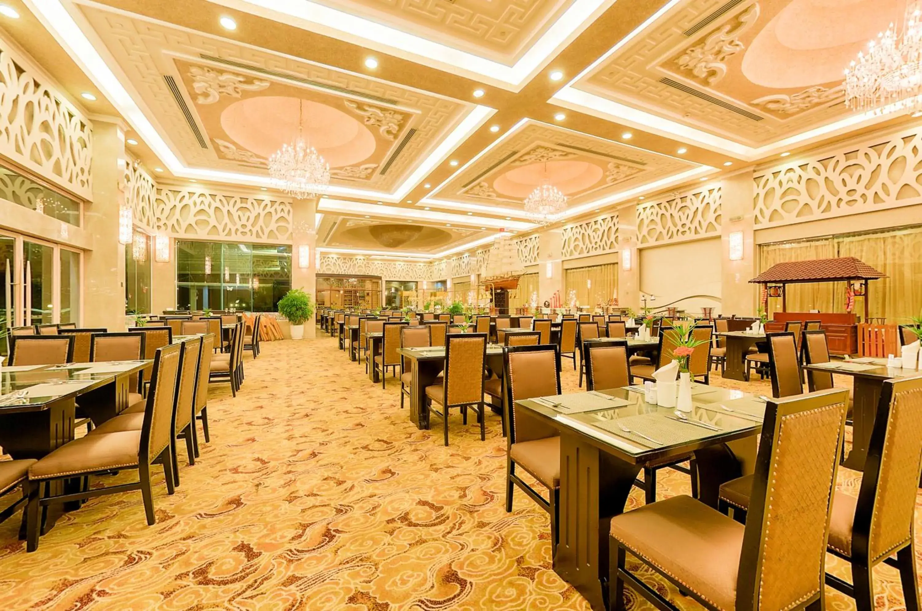 Restaurant/places to eat in Sea Links Beach Hotel Restaurant/places to eat in Sea Links Beach Hotel