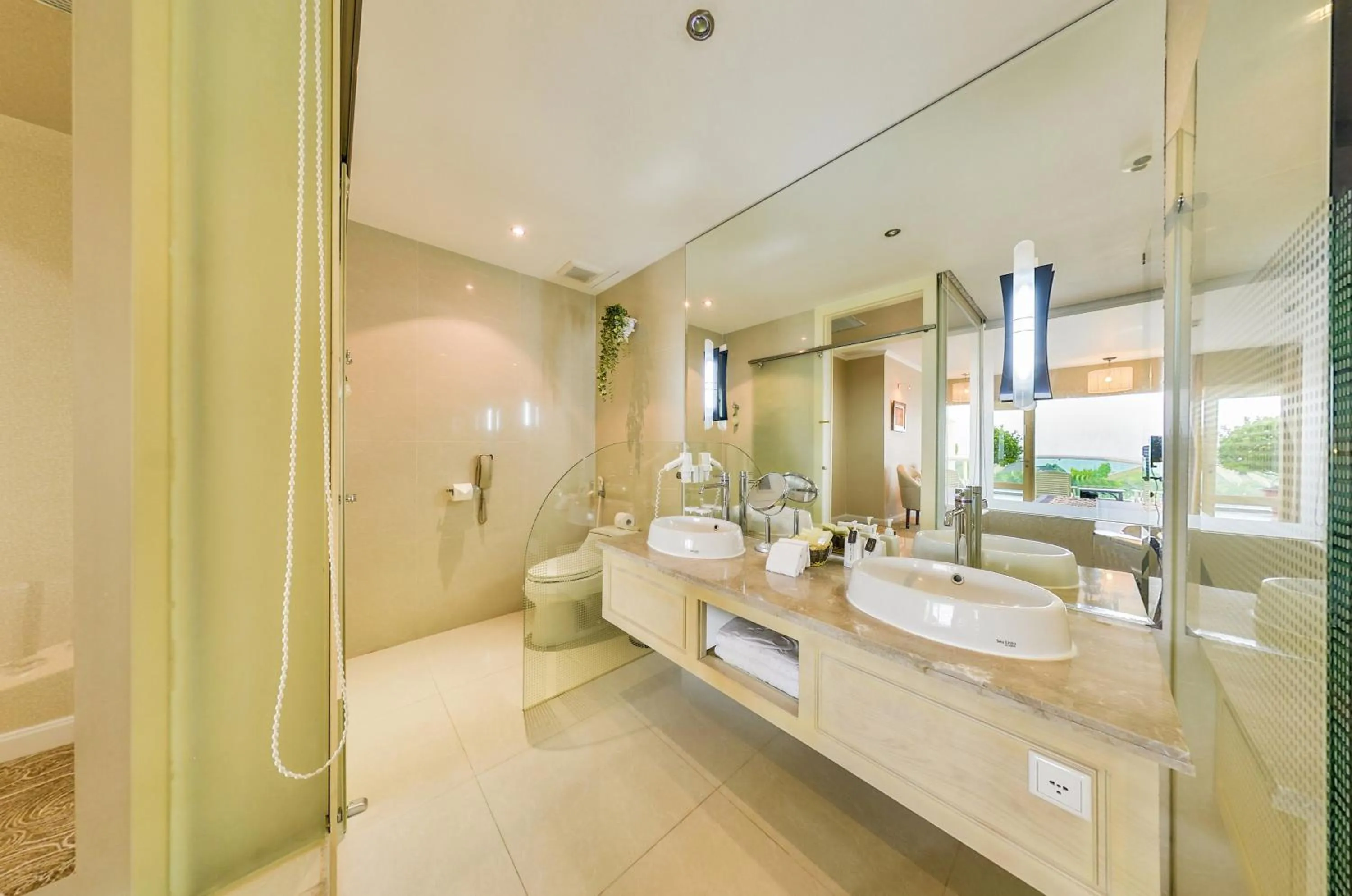 Bathroom in Sea Links Beach Hotel