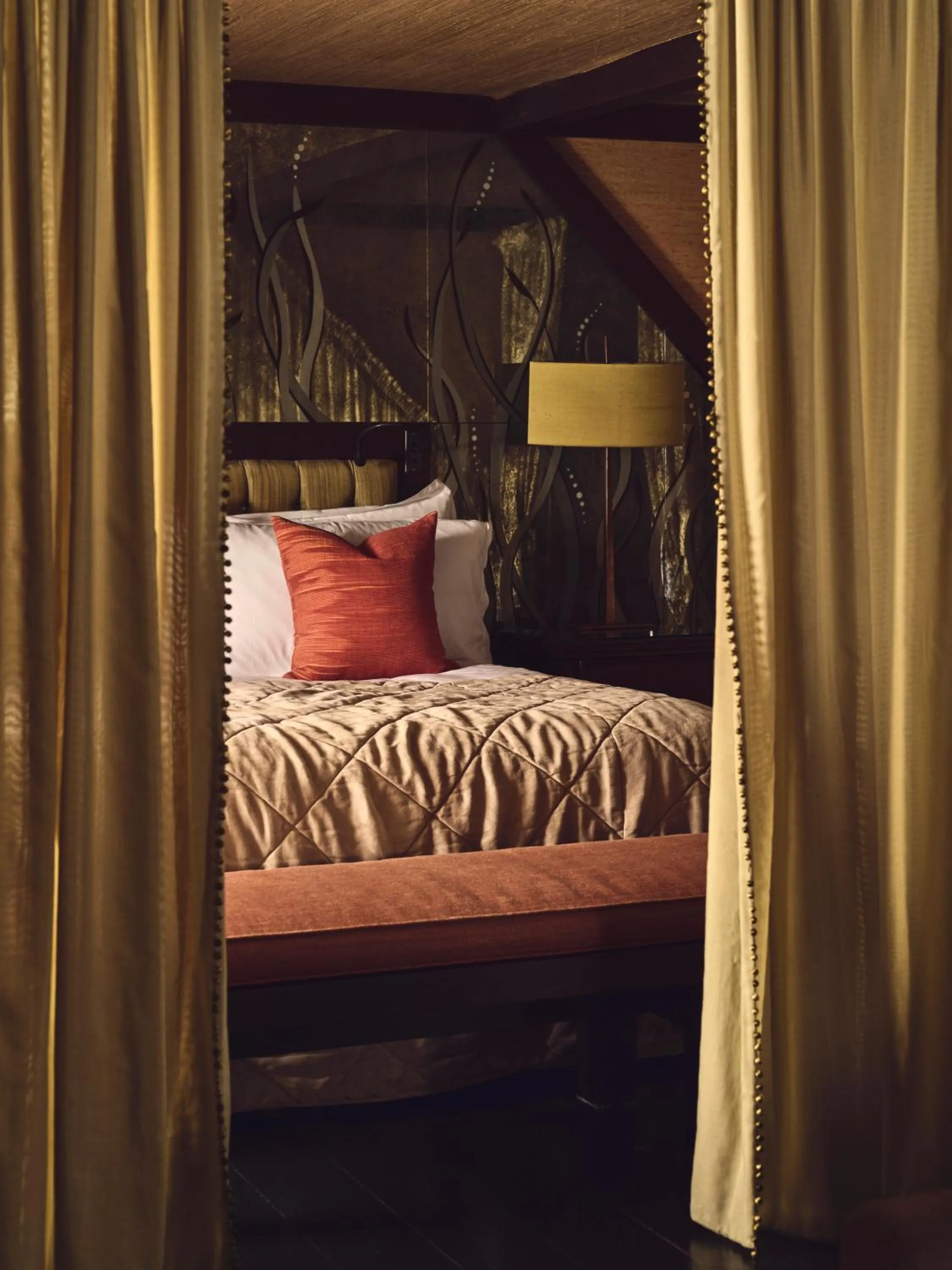 Bed in Le Manoir aux Quat'Saisons, A Belmond Hotel, Oxfordshire