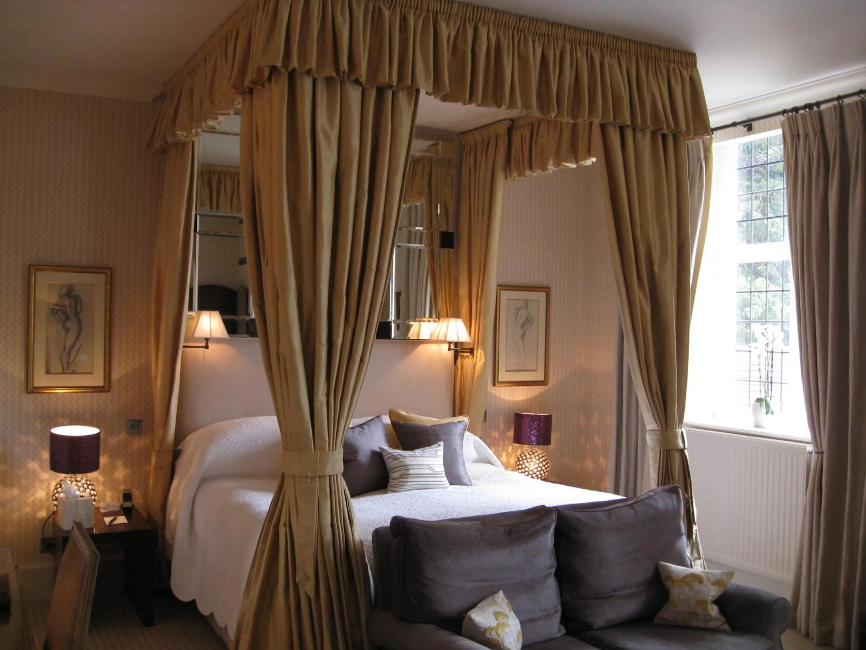 Bedroom, Bed in Le Manoir aux Quat'Saisons, A Belmond Hotel, Oxfordshire