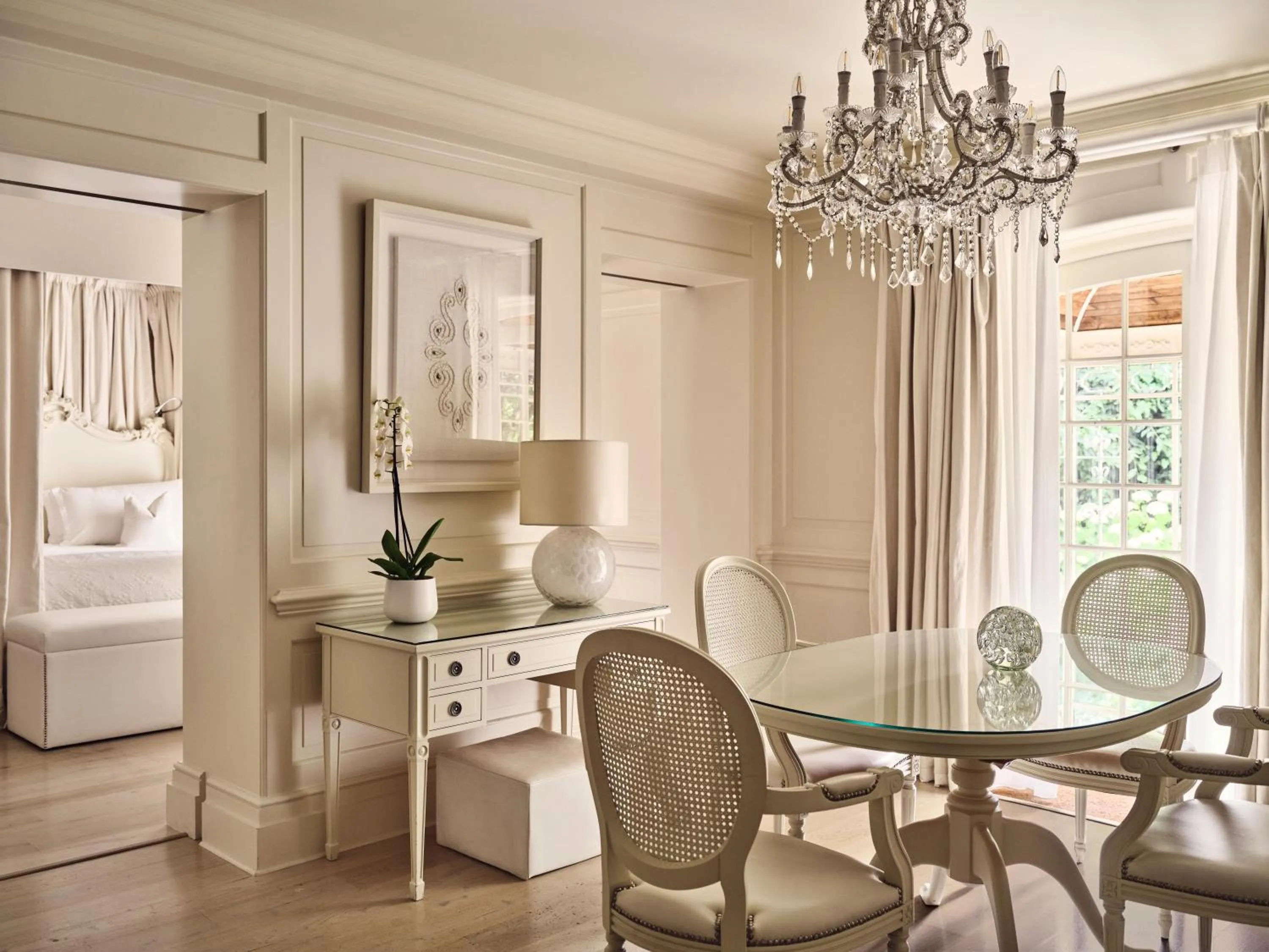 Living room in Le Manoir aux Quat'Saisons, A Belmond Hotel, Oxfordshire