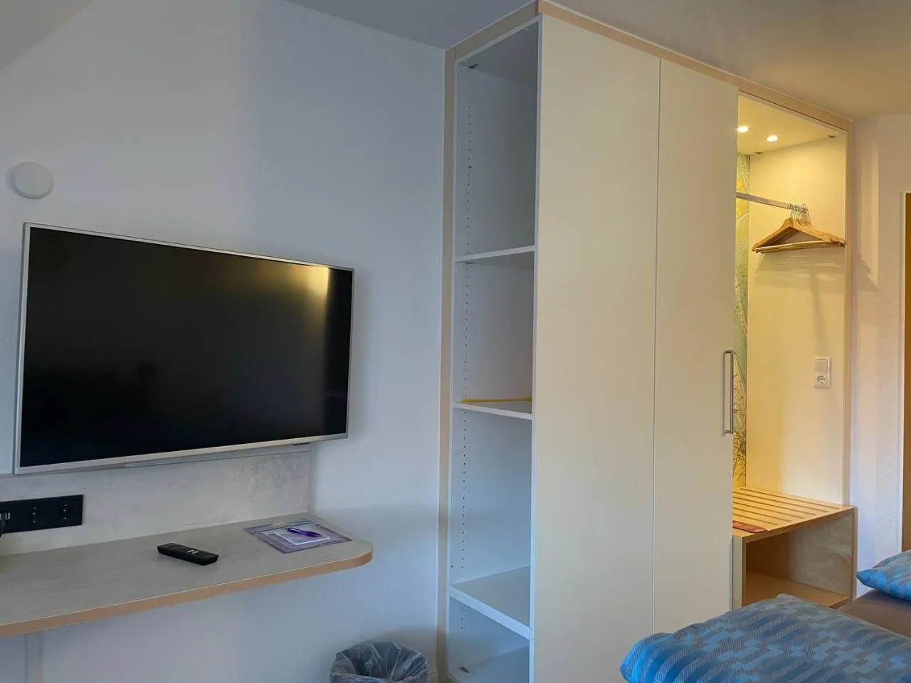 Communal lounge/ TV room in Hotel Deichvoigt