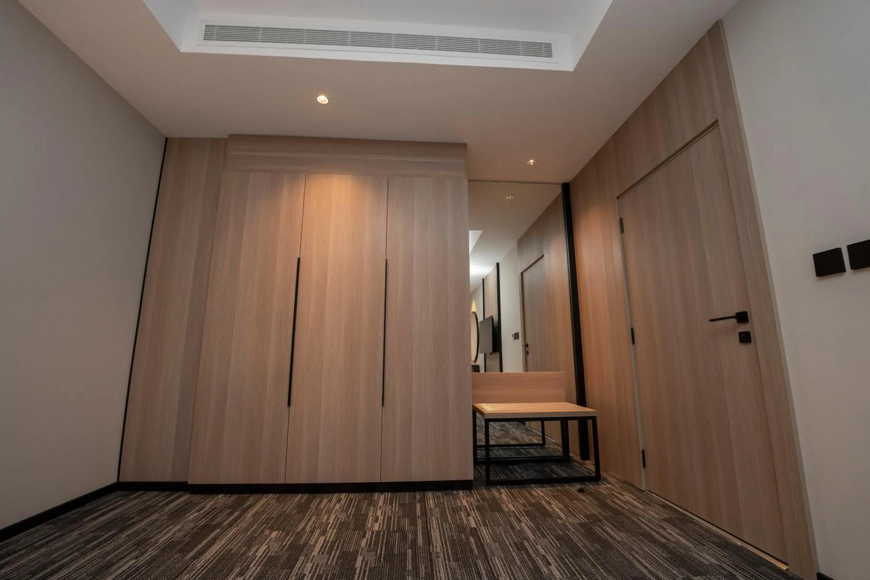 wardrobe in Manazel Aldiafah serviced Apartments AlSulymaniyah