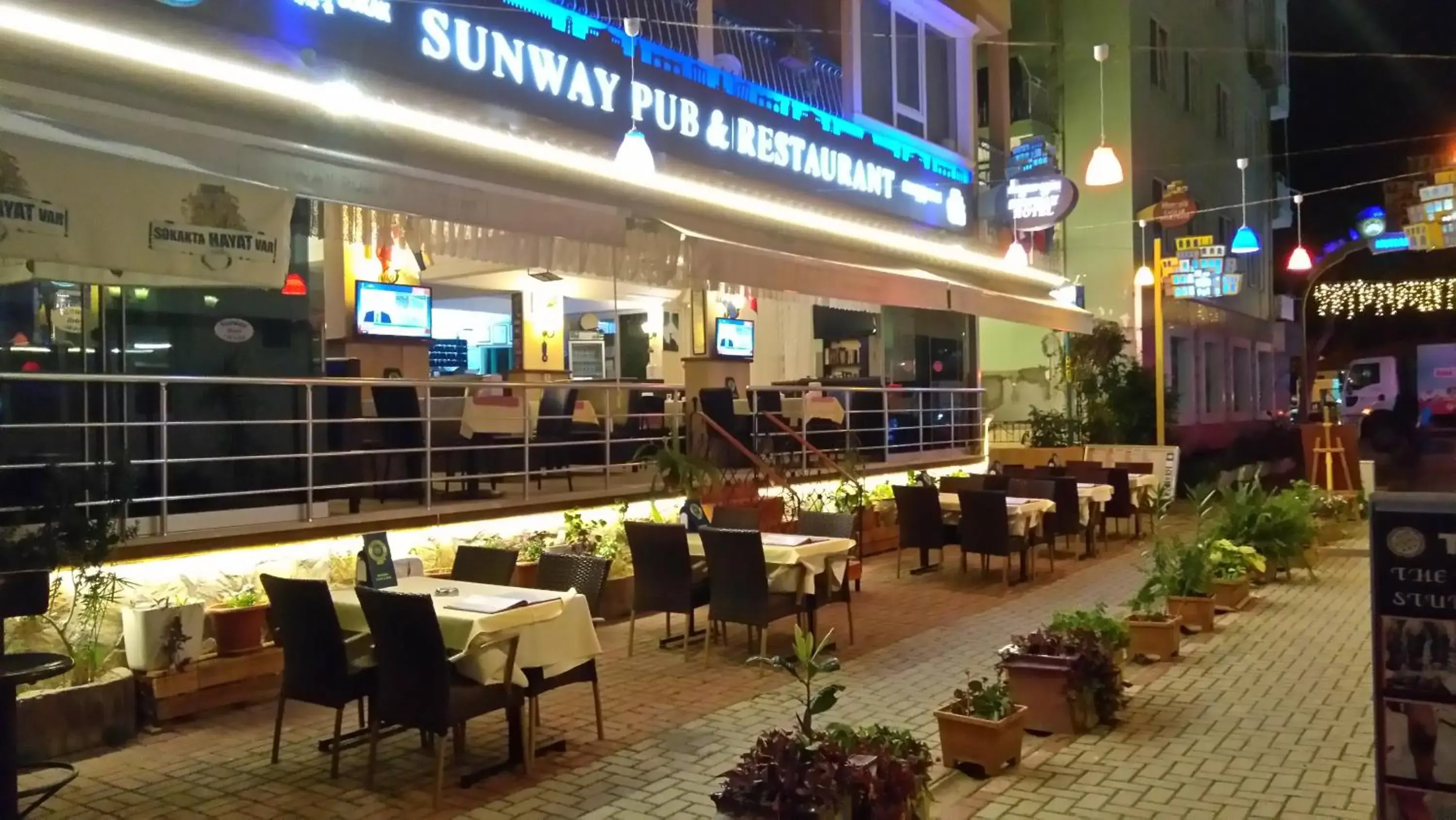 Restaurant/places to eat in Sunway Hotel Restaurant/places to eat in Sunway Hotel