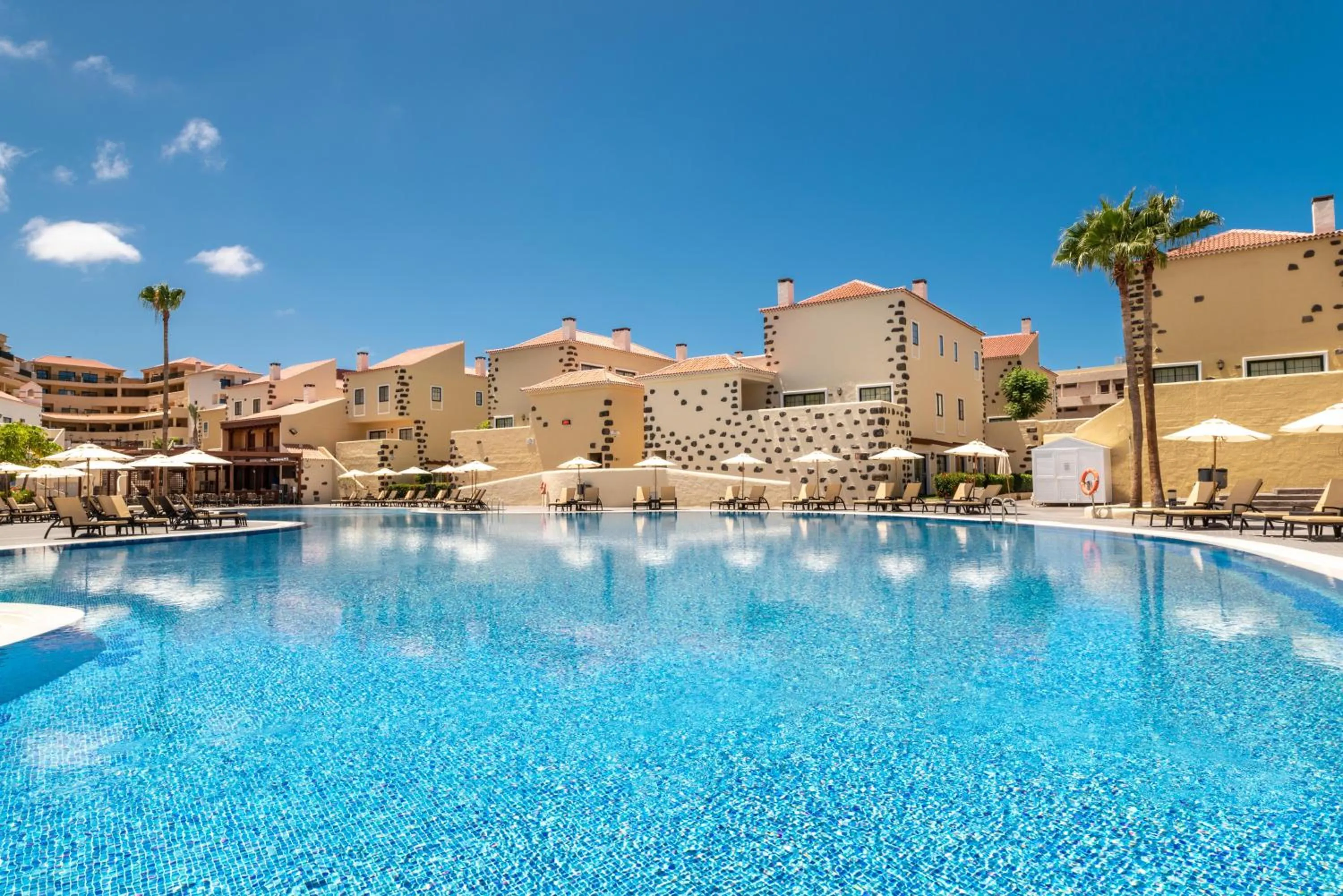 Swimming pool in GF Isabel