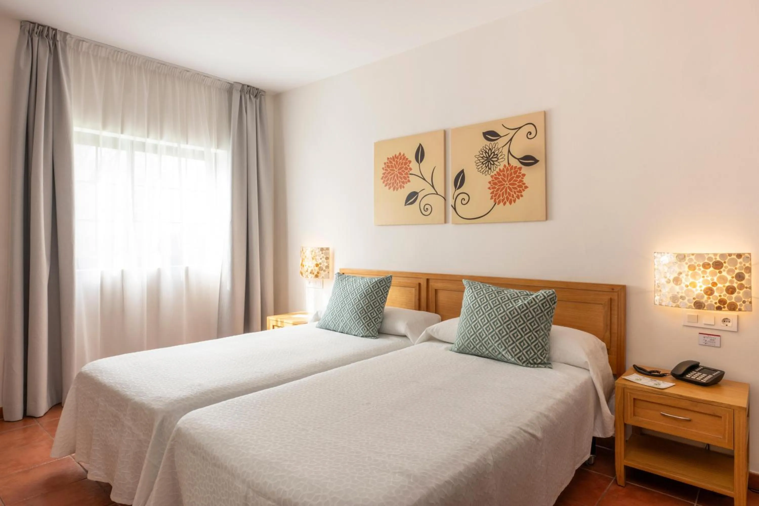 Photo of the whole room, Bed in GF Isabel