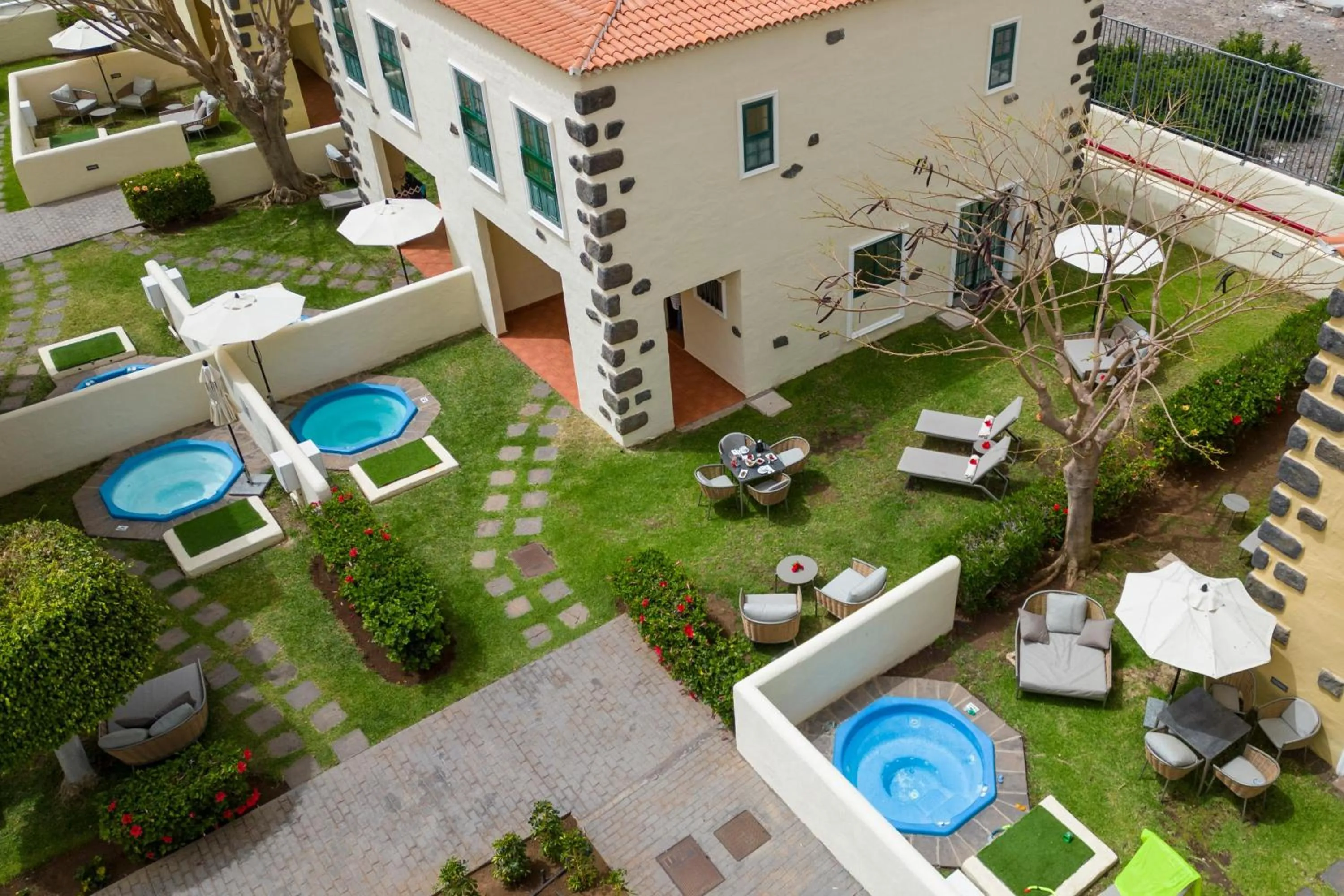 Photo of the whole room in GF Isabel