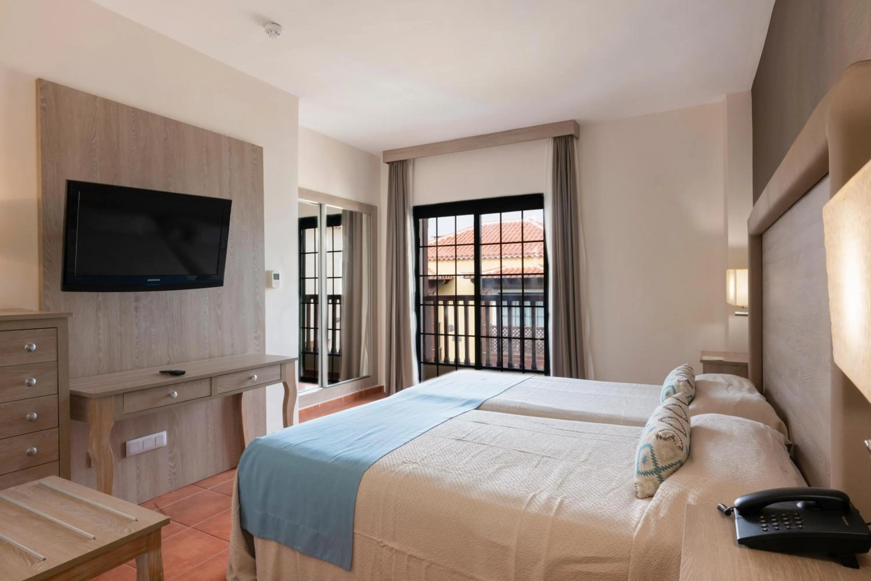 Photo of the whole room, Bed in GF Isabel