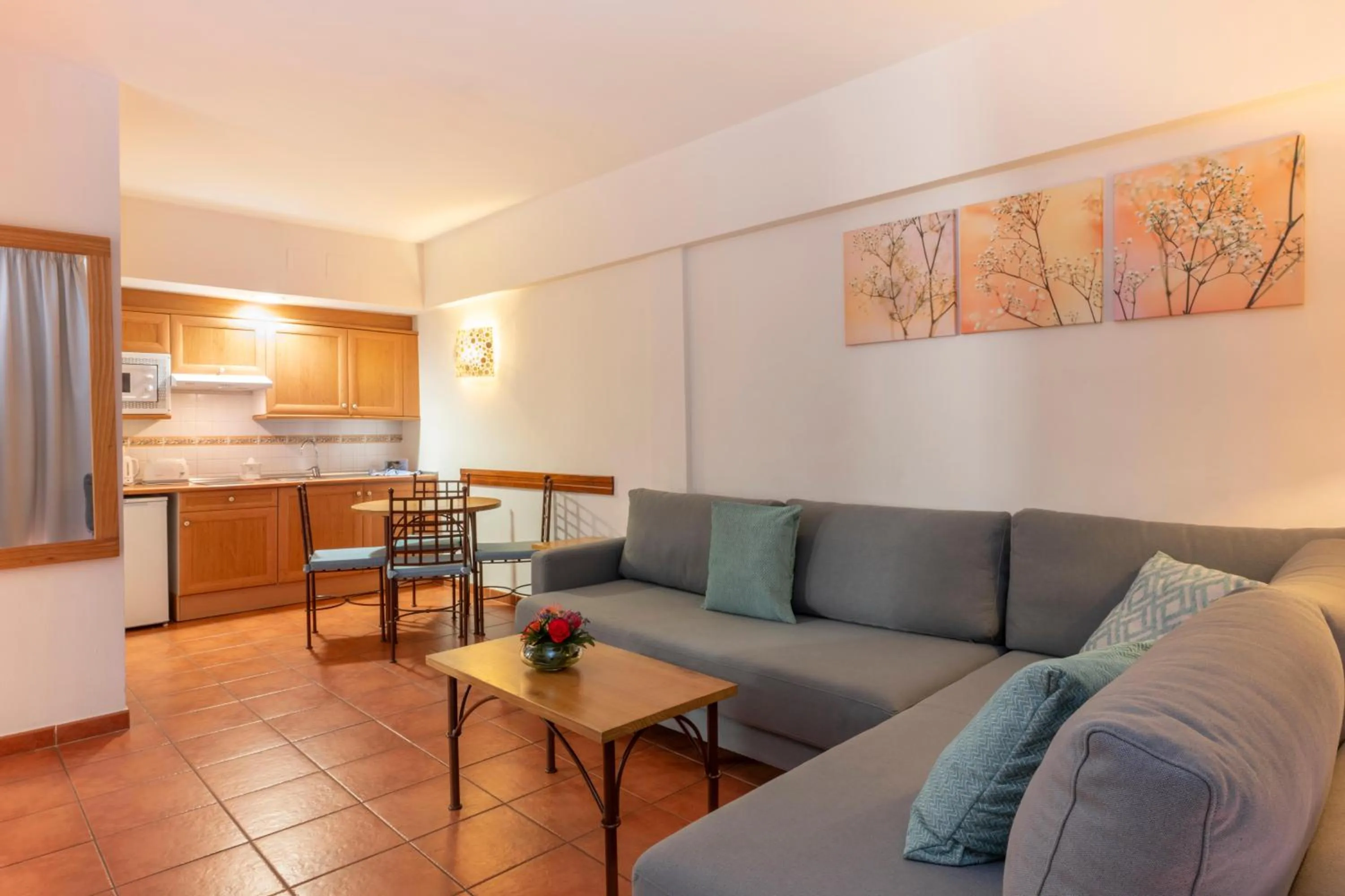 Photo of the whole room in GF Isabel