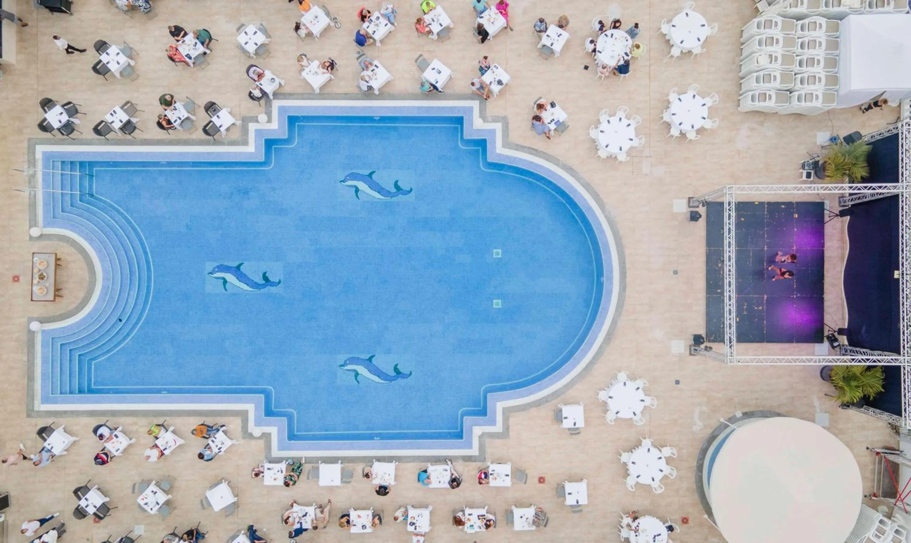 Property building in Ona Hollywood Mirage