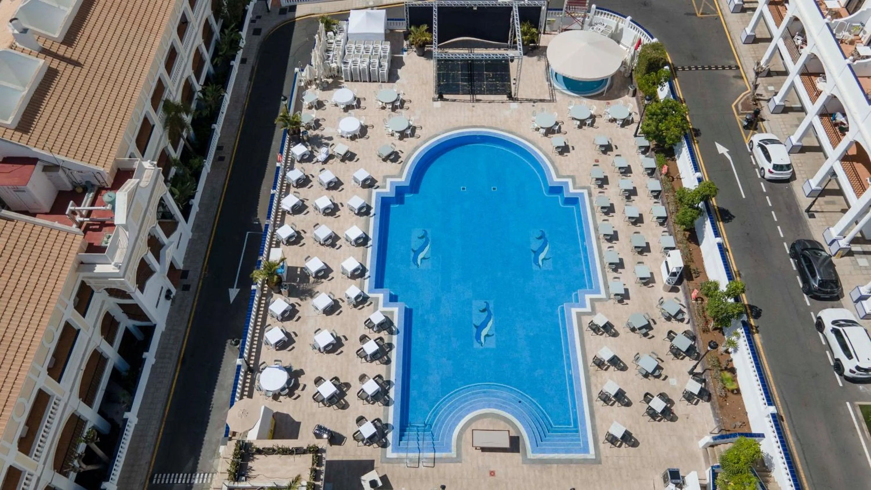 Property building in Ona Hollywood Mirage