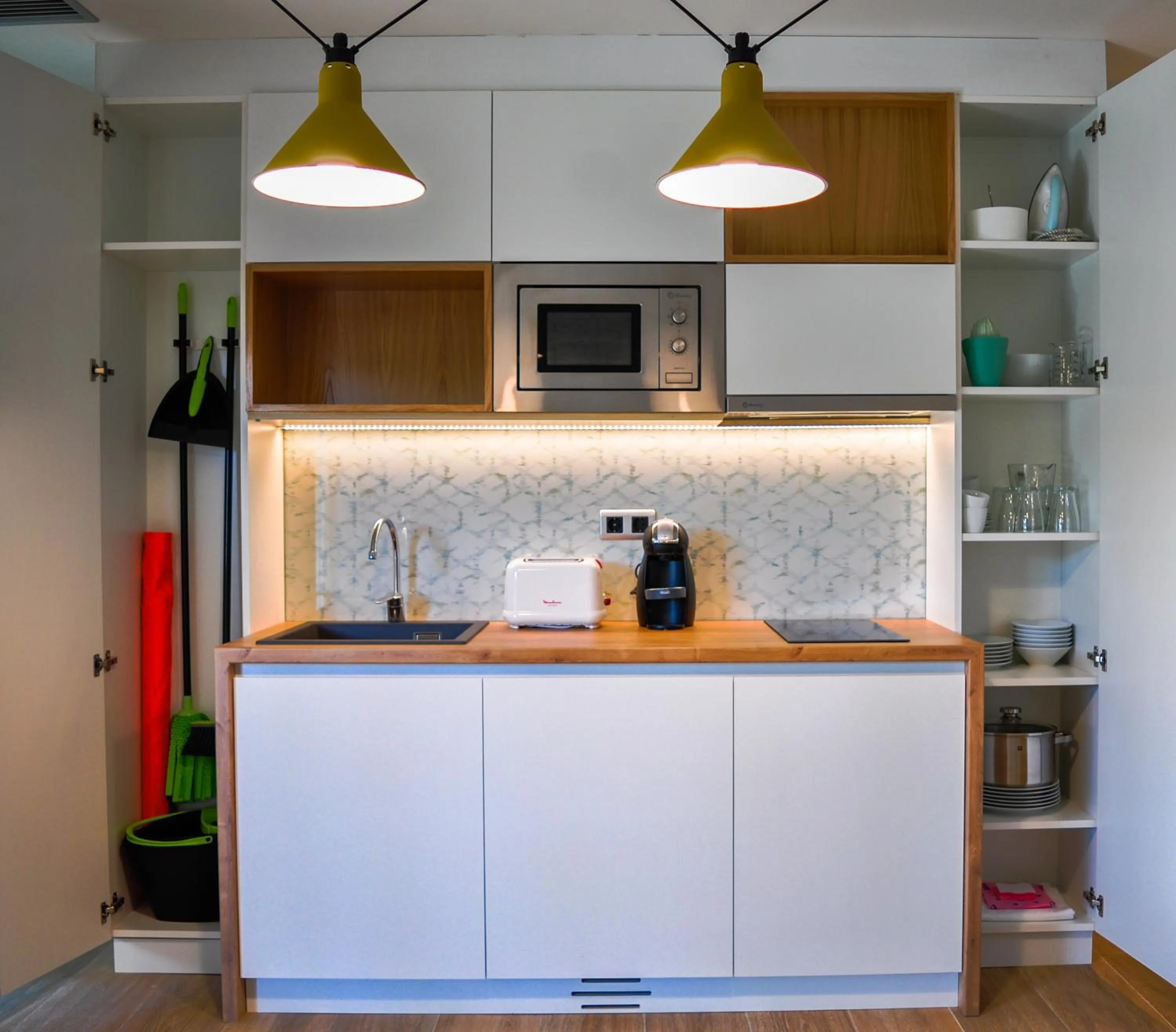 Kitchen or kitchenette in Apartamentos Porta Coeli