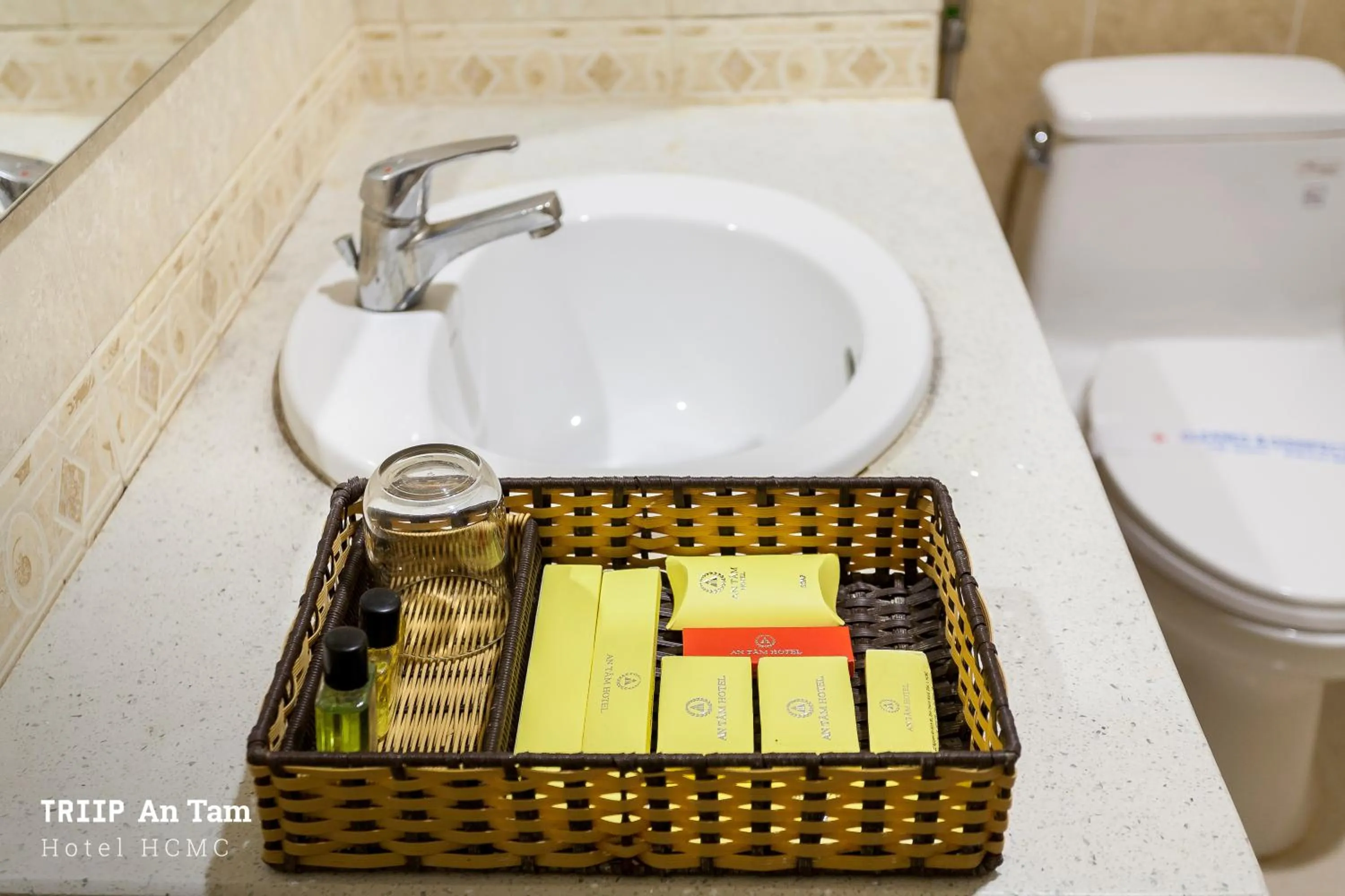 Toilet in Mays Hotel- Ben Thanh