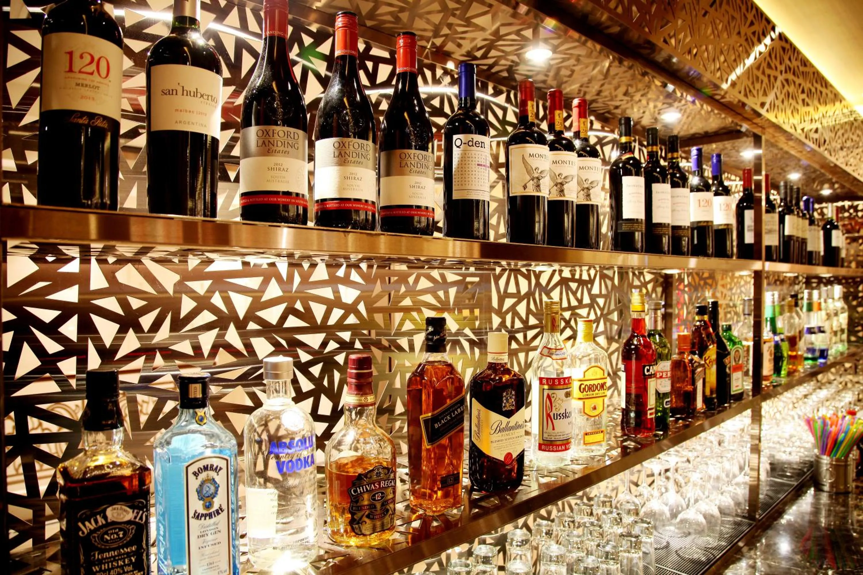 Lounge or bar in Ramada by Wyndham Beijing Airport