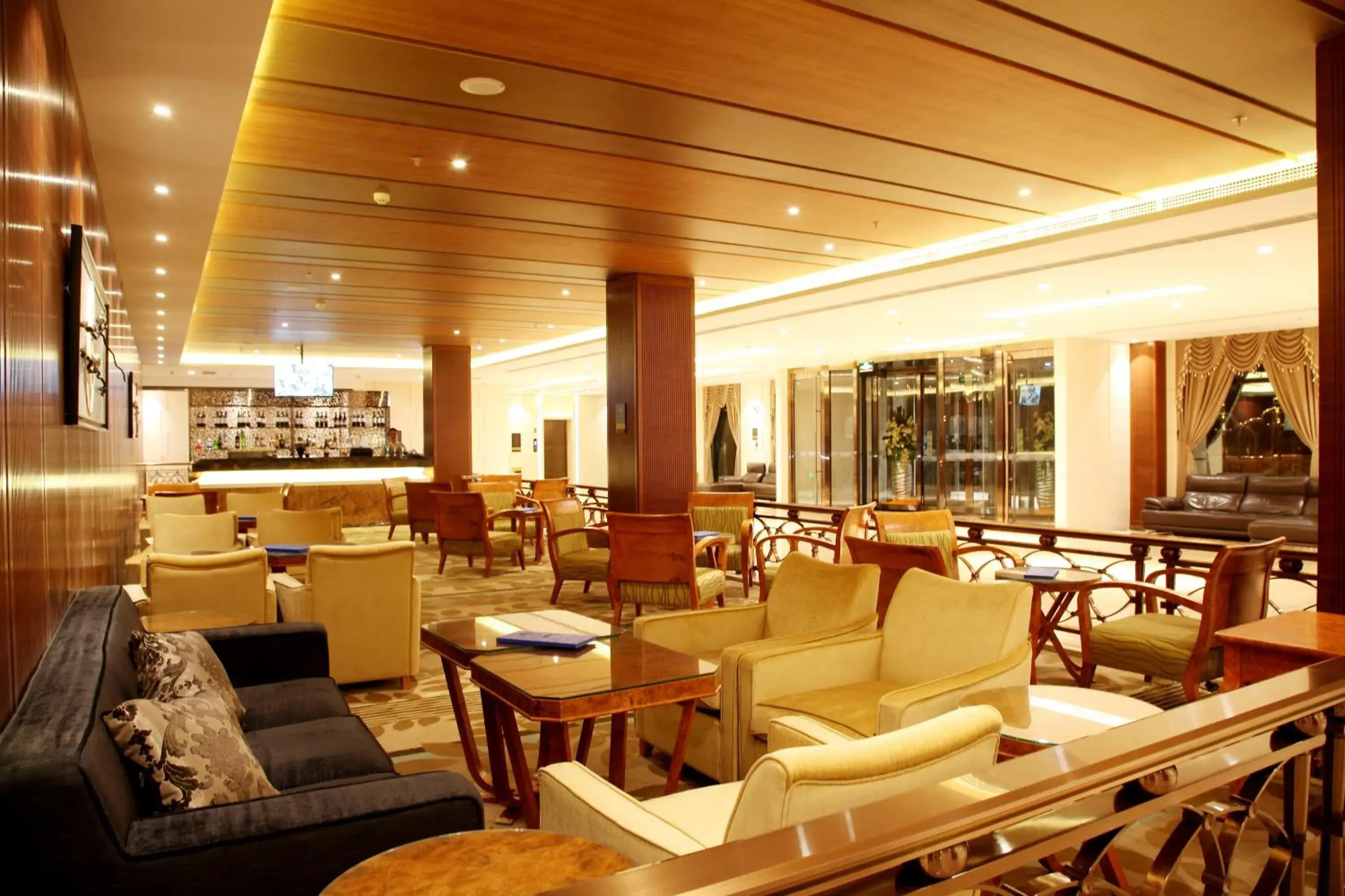Lounge or bar in Ramada by Wyndham Beijing Airport Lounge or bar in Ramada by Wyndham Beijing Airport