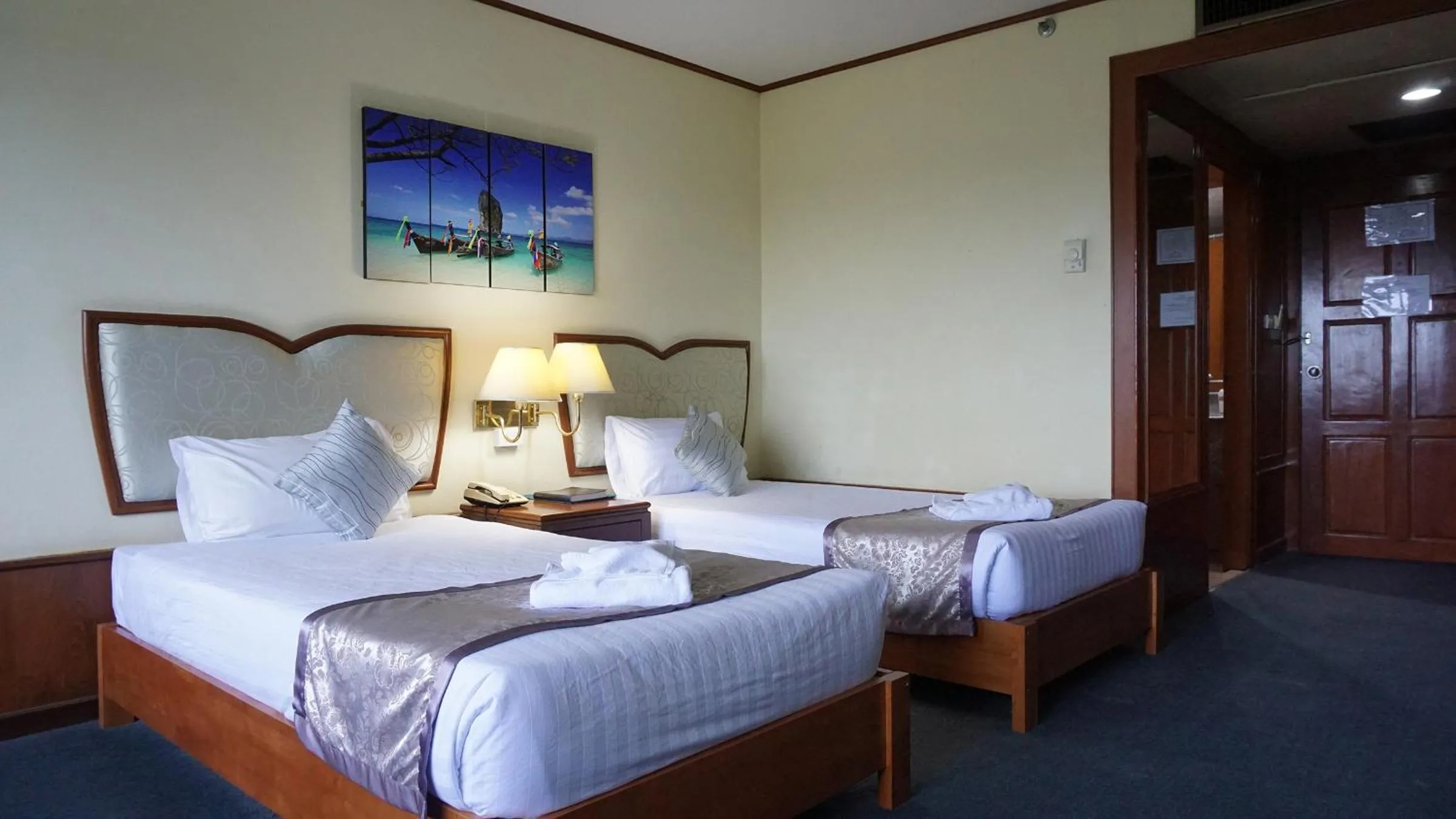 Bed in Wattana Park Hotel