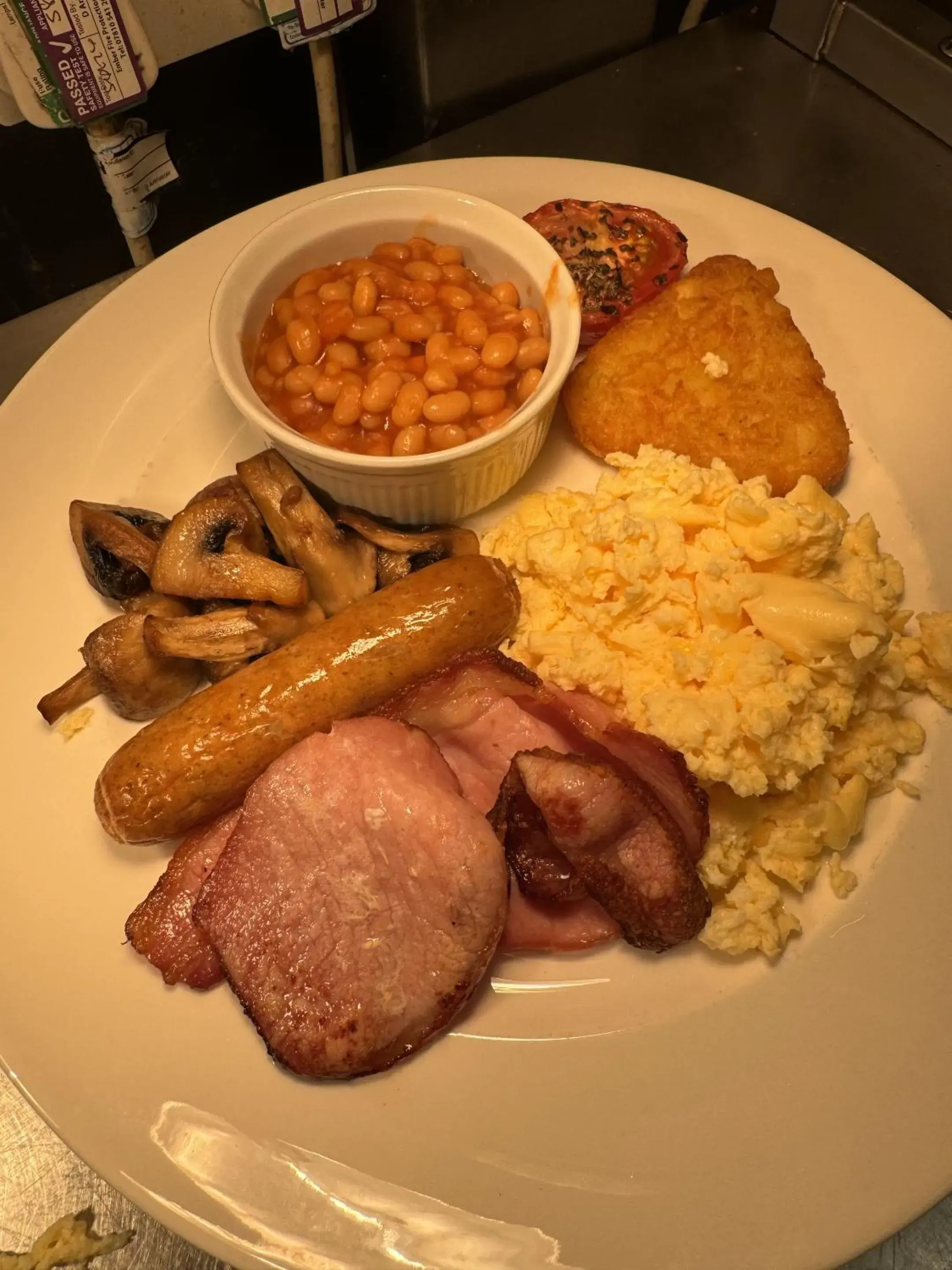 Breakfast in Ye Olde Robin Hood Inn Breakfast in Ye Olde Robin Hood Inn