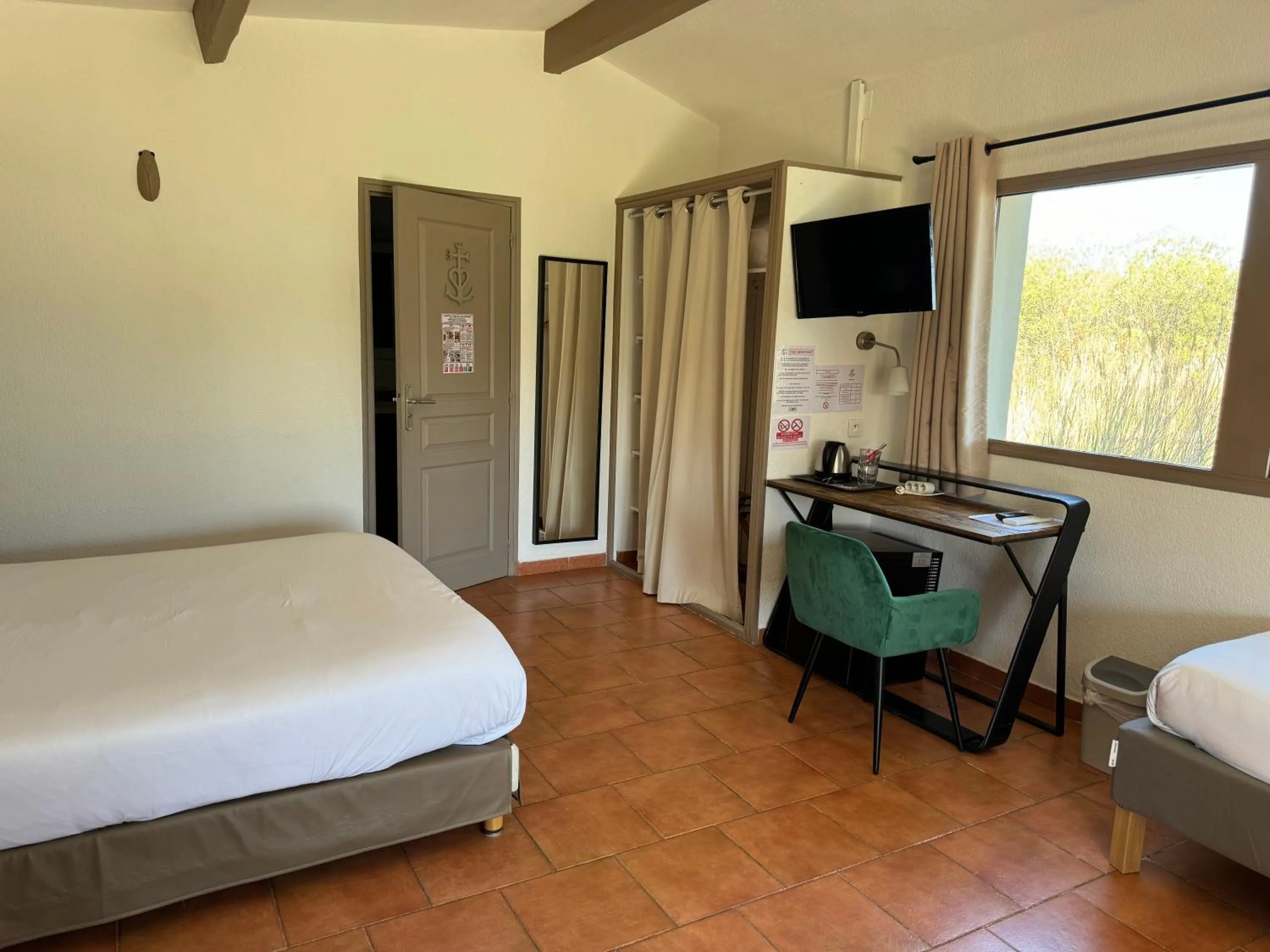 Bed in Mas Des Salicornes