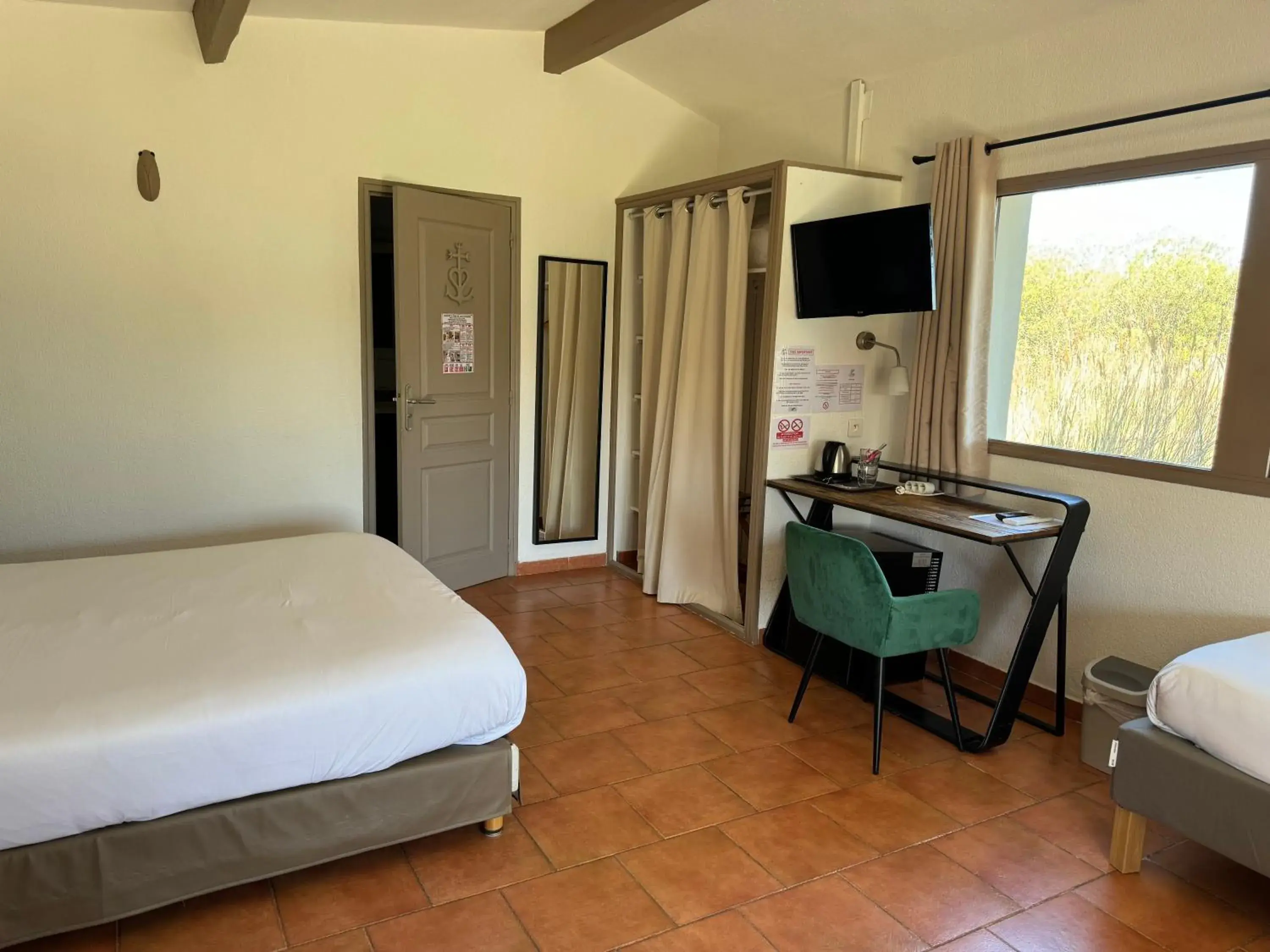 Superior Triple Room in Mas Des Salicornes Superior Triple Room in Mas Des Salicornes