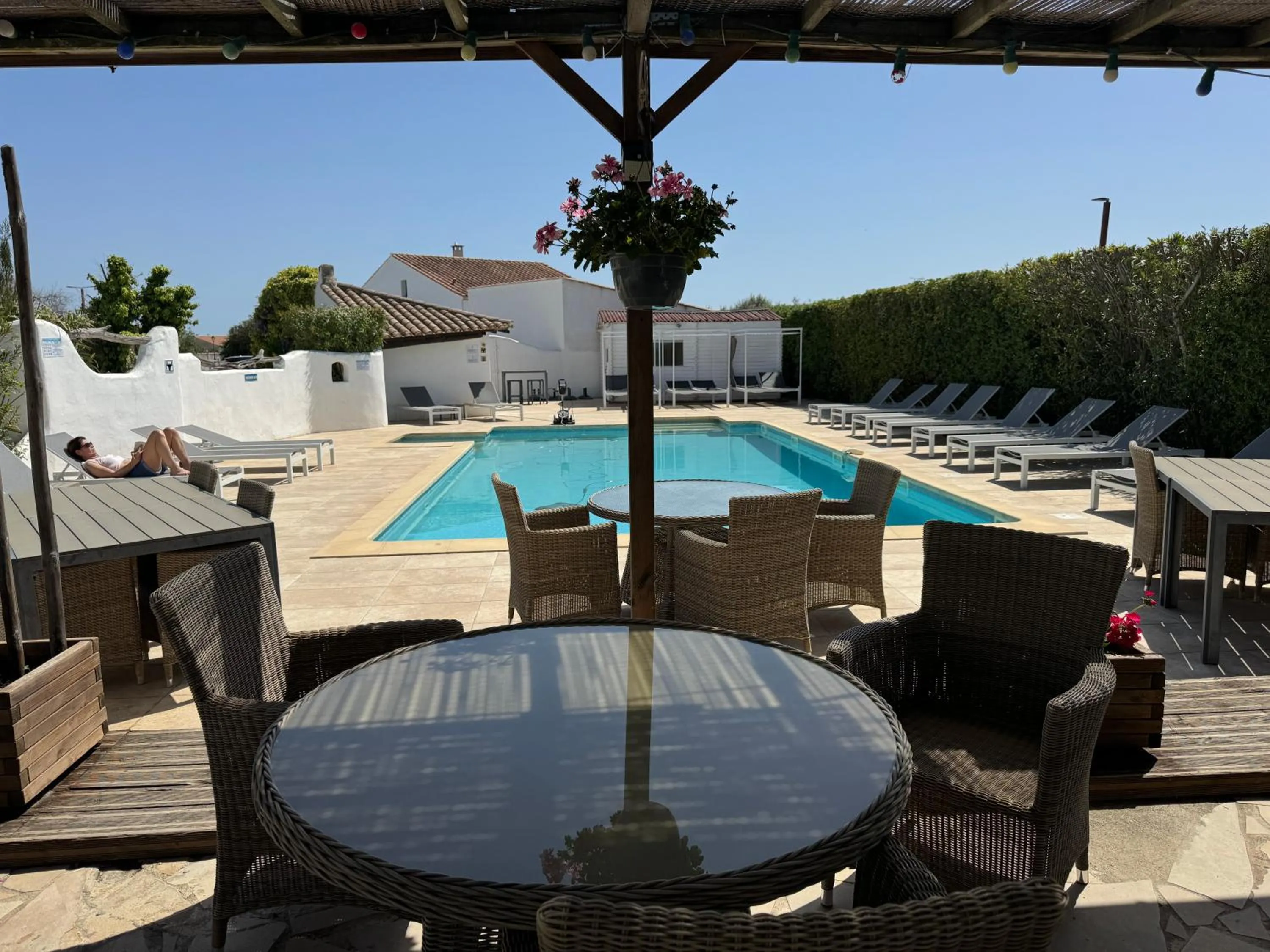 Restaurant/places to eat in Mas Des Salicornes