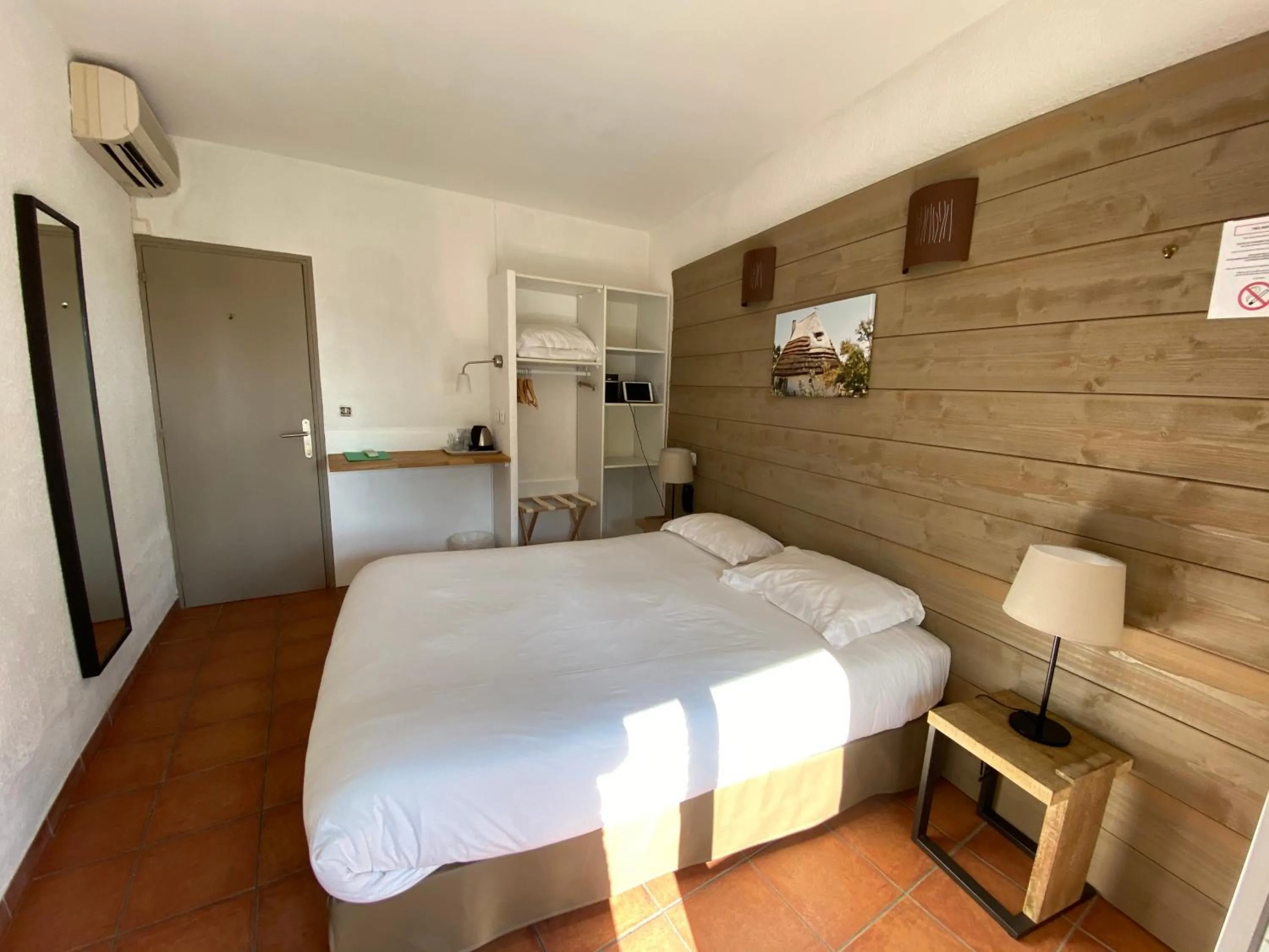 Bed in Mas Des Salicornes