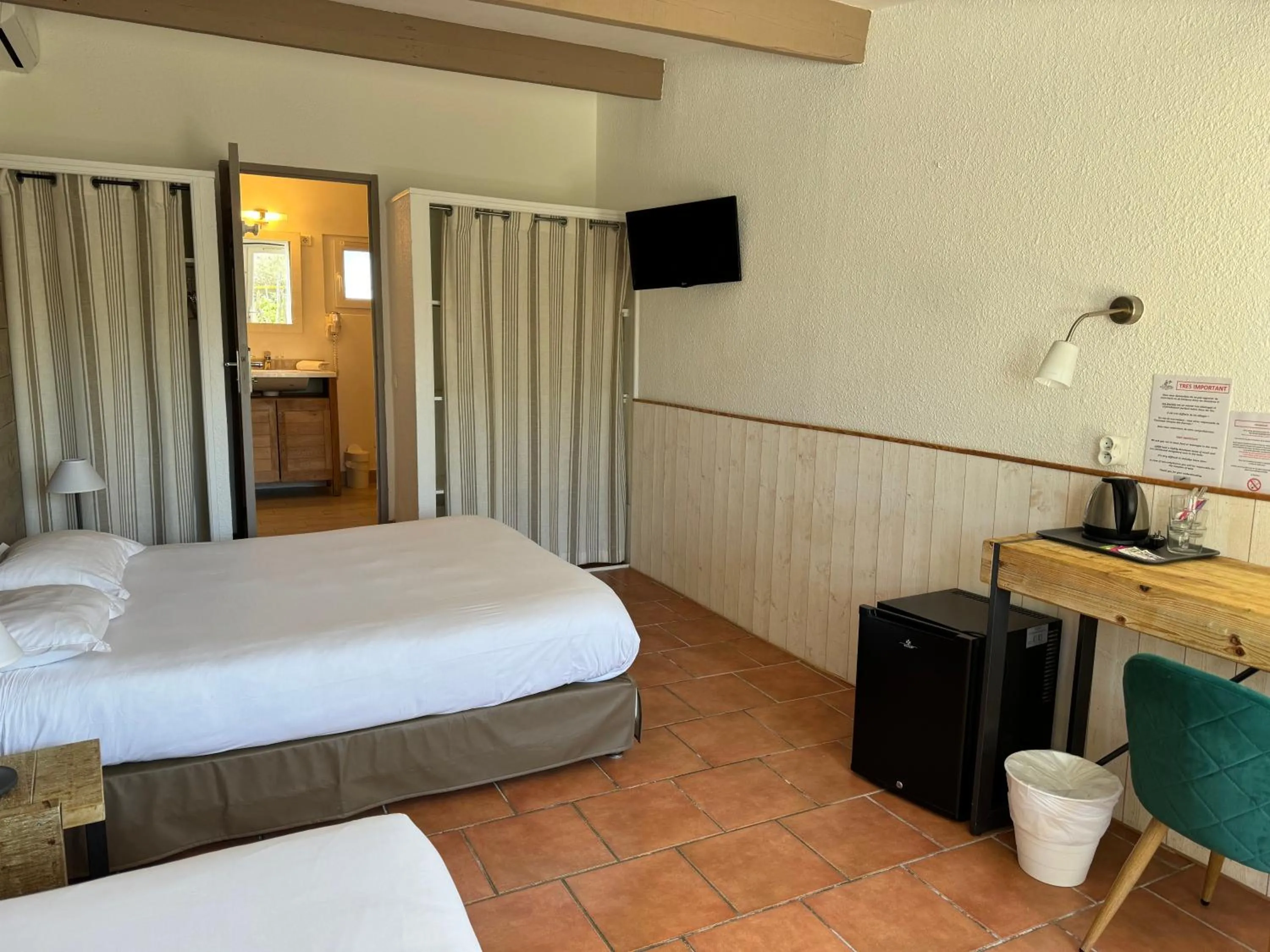 Bed in Mas Des Salicornes