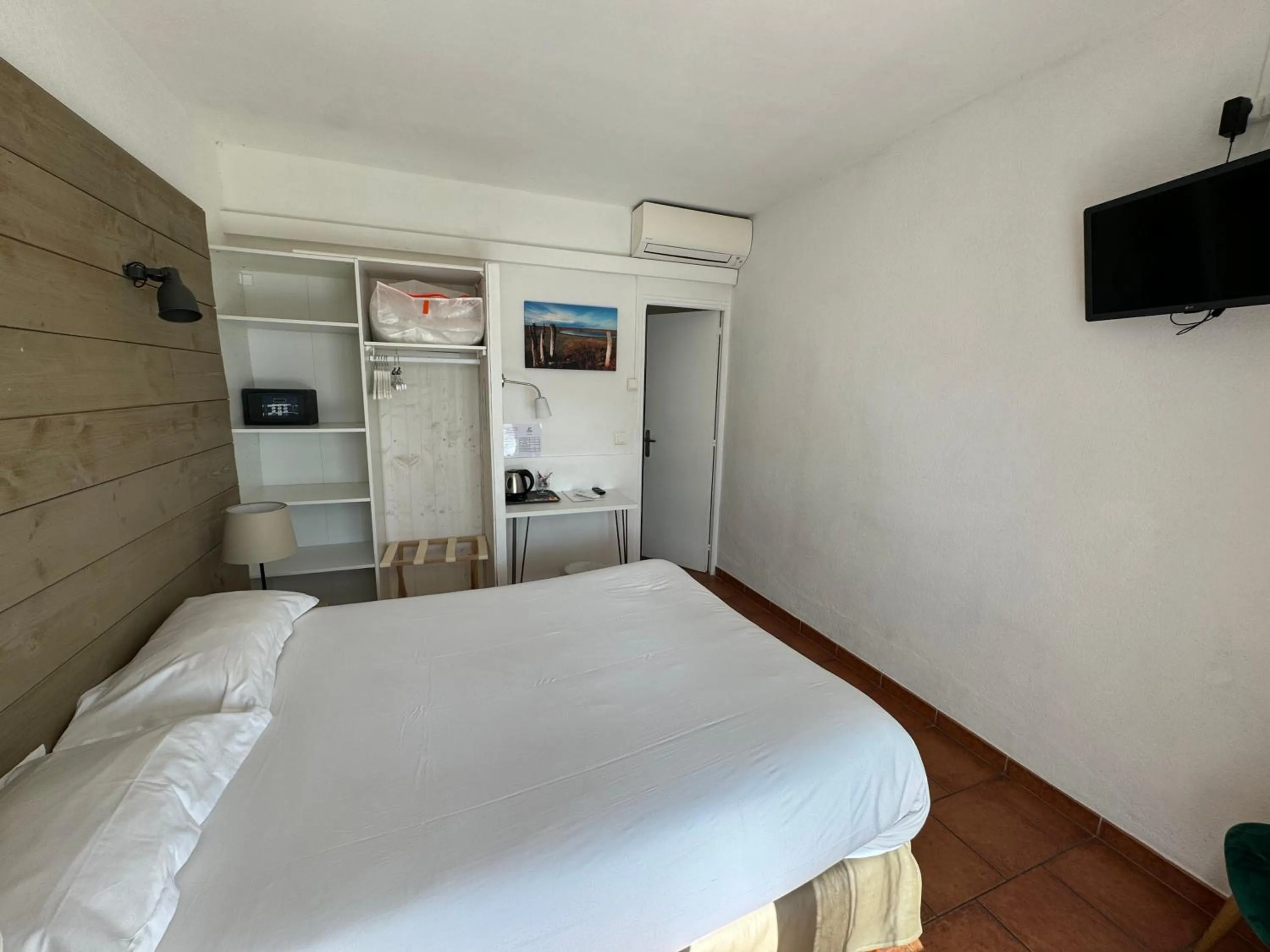 Property building, Bed in Mas Des Salicornes
