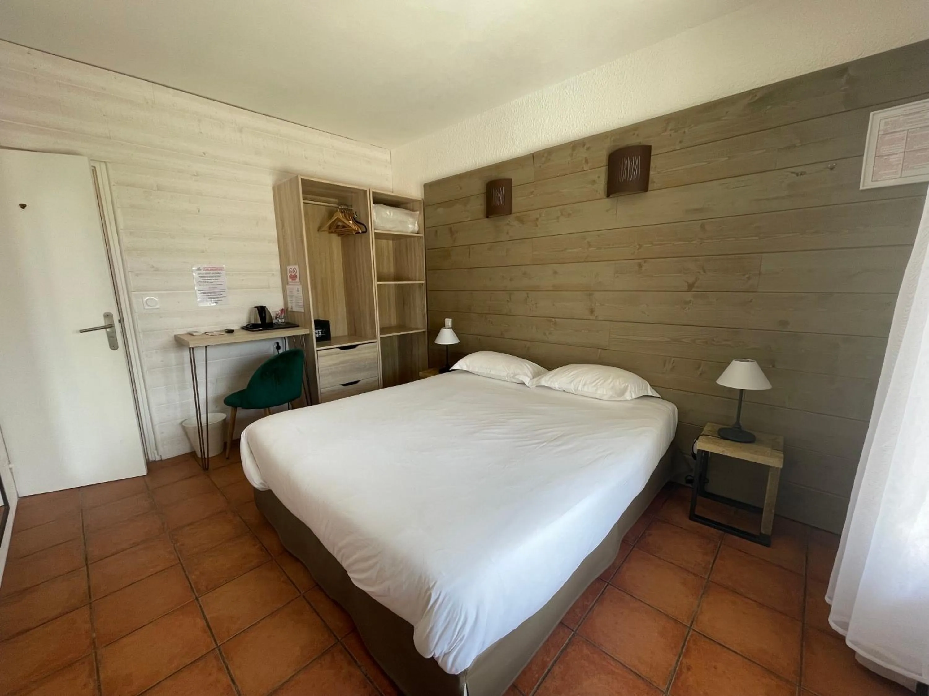 Bed in Mas Des Salicornes