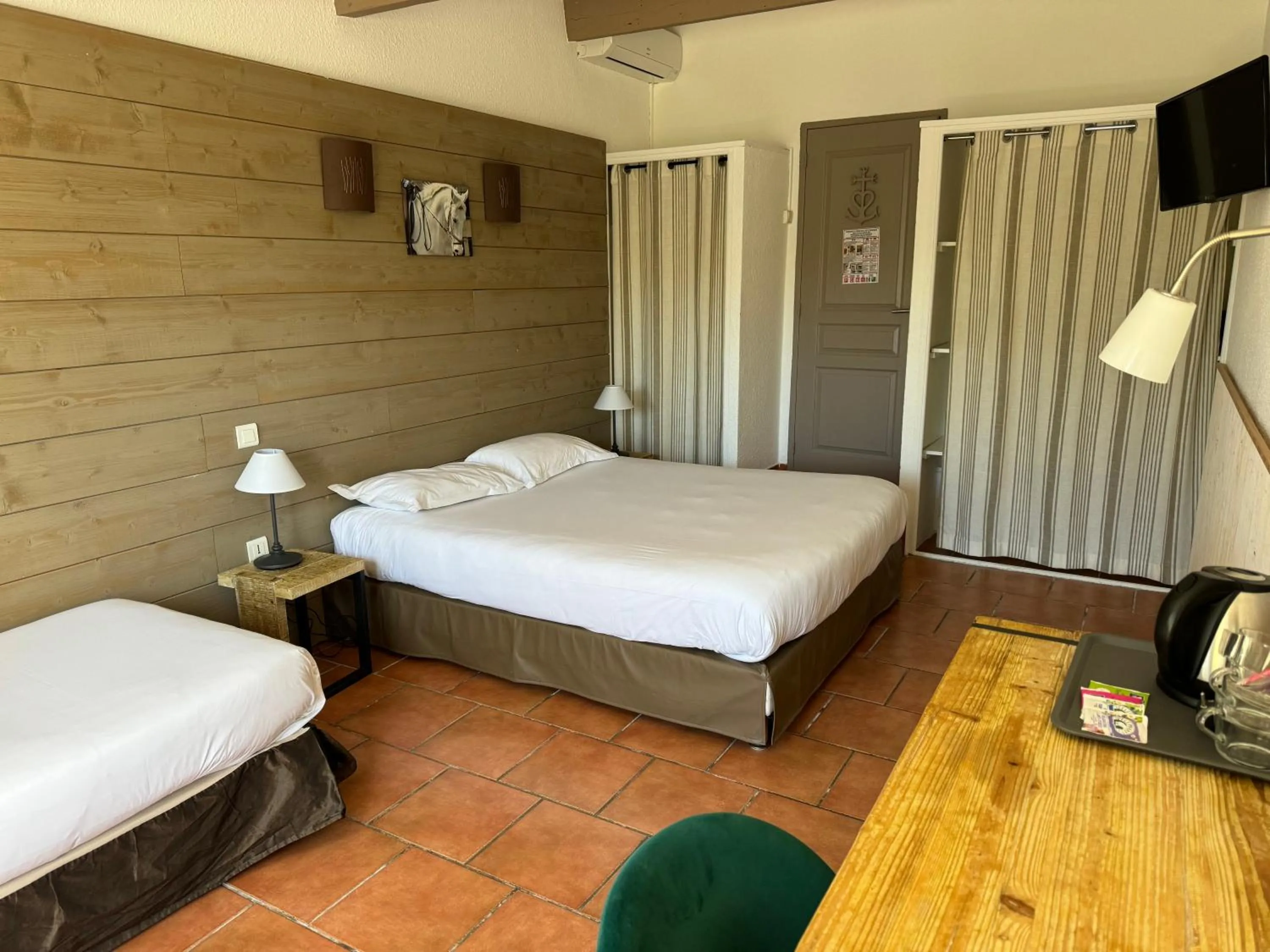 Bed in Mas Des Salicornes