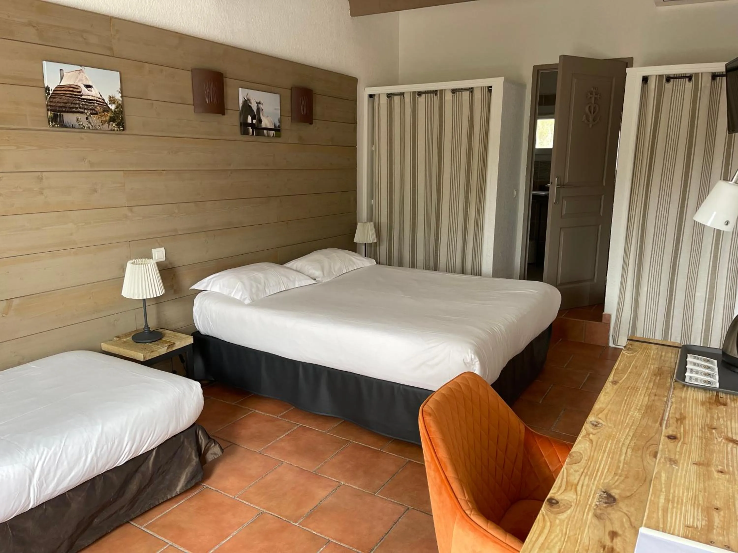 Bed in Mas Des Salicornes