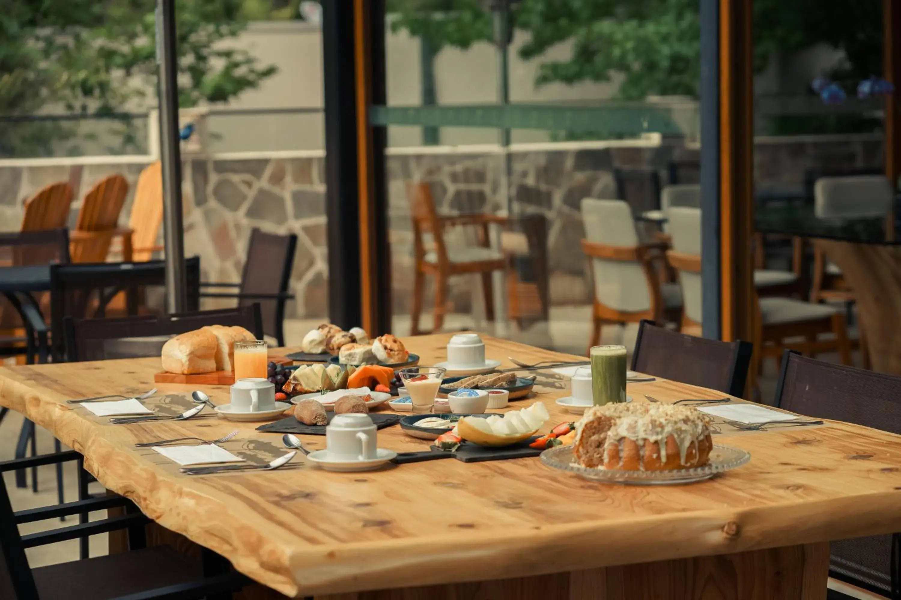 Restaurant/places to eat in Hotel Boutique QUEBRA-NOZ Restaurant/places to eat in Hotel Boutique QUEBRA-NOZ