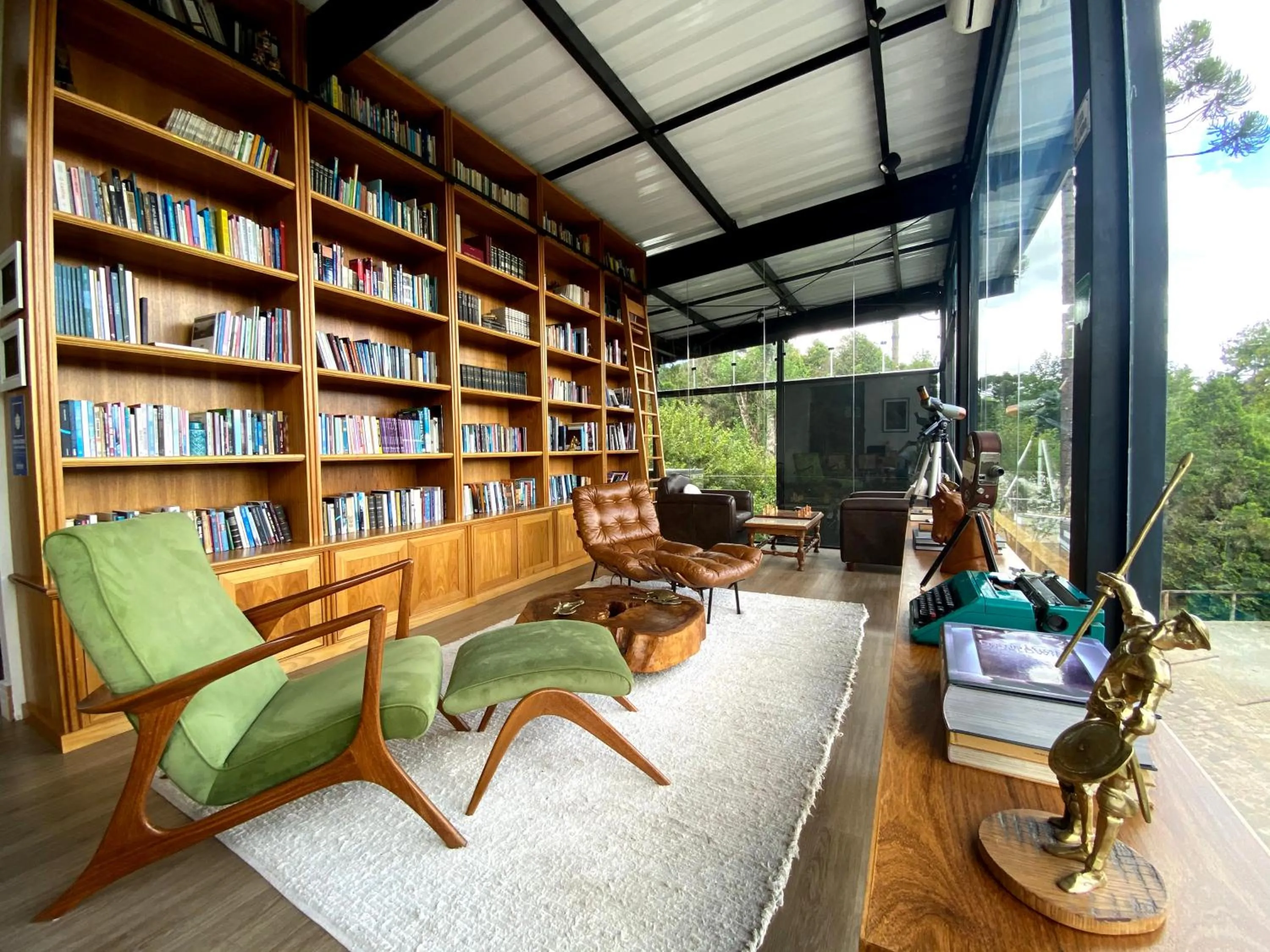 Library in Hotel Boutique QUEBRA-NOZ