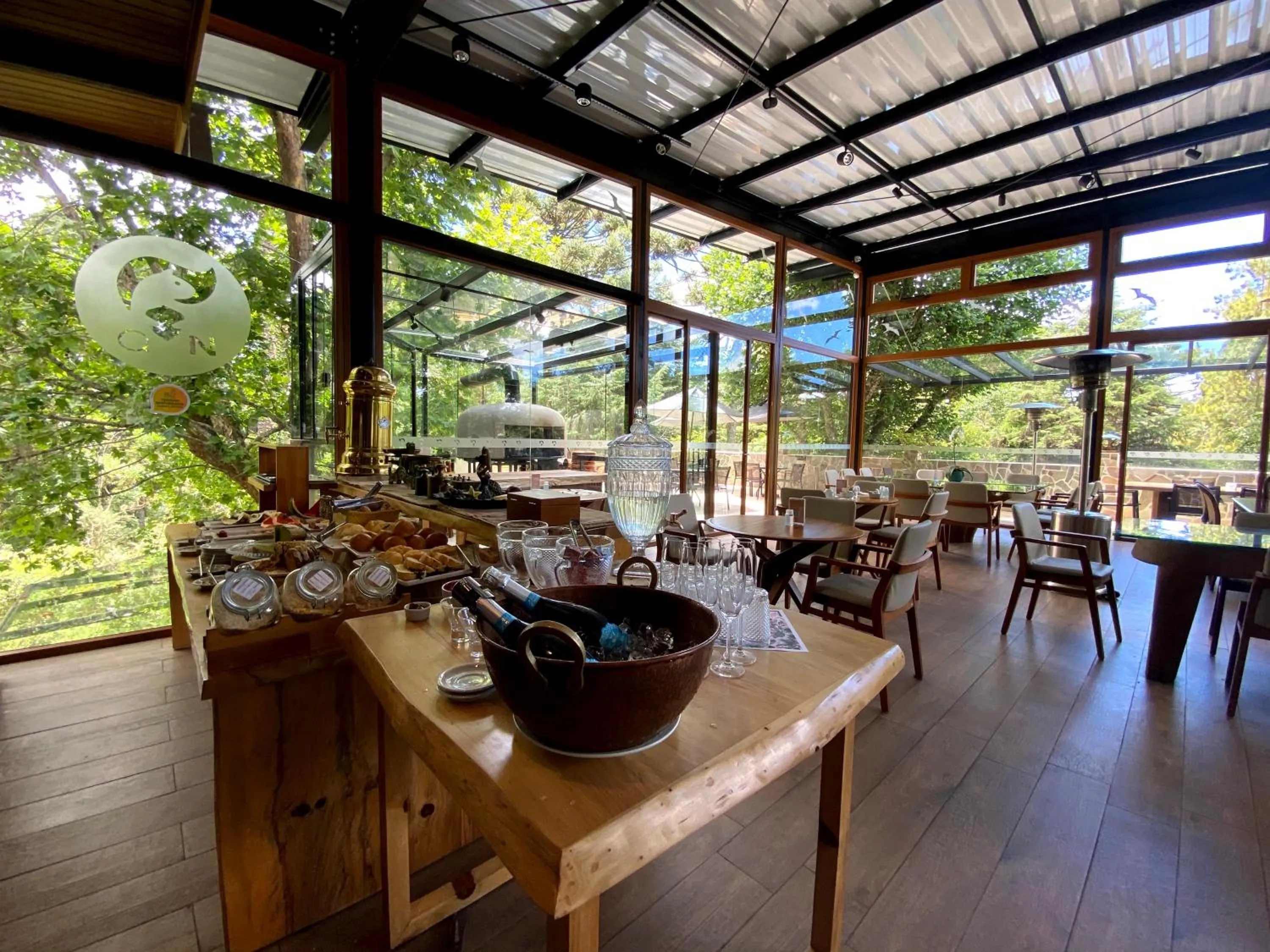 Restaurant/places to eat in Hotel Boutique QUEBRA-NOZ