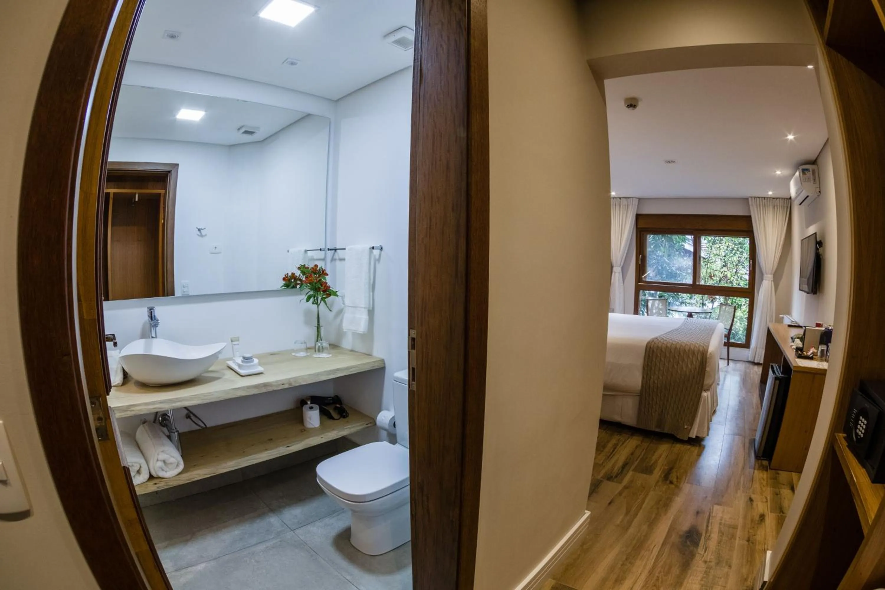 Shower in Hotel Boutique QUEBRA-NOZ