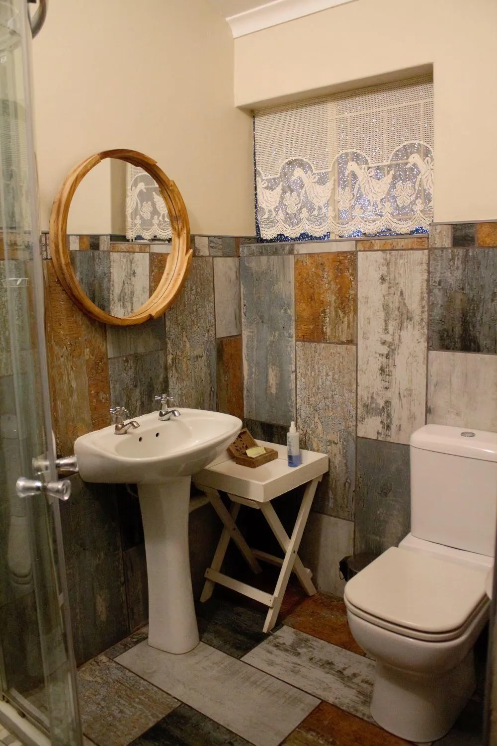 Toilet in Lockerbie Lodge