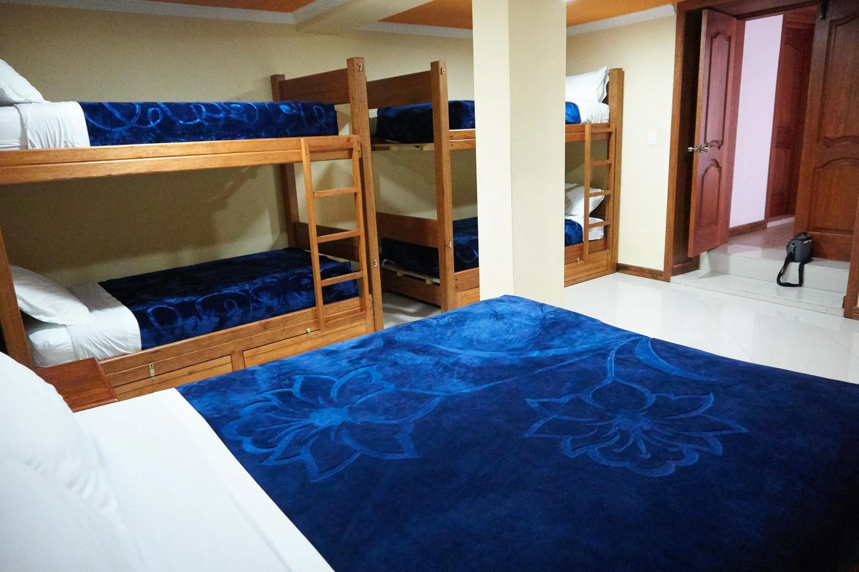 Deluxe Family Room in Community Hostel Alausi