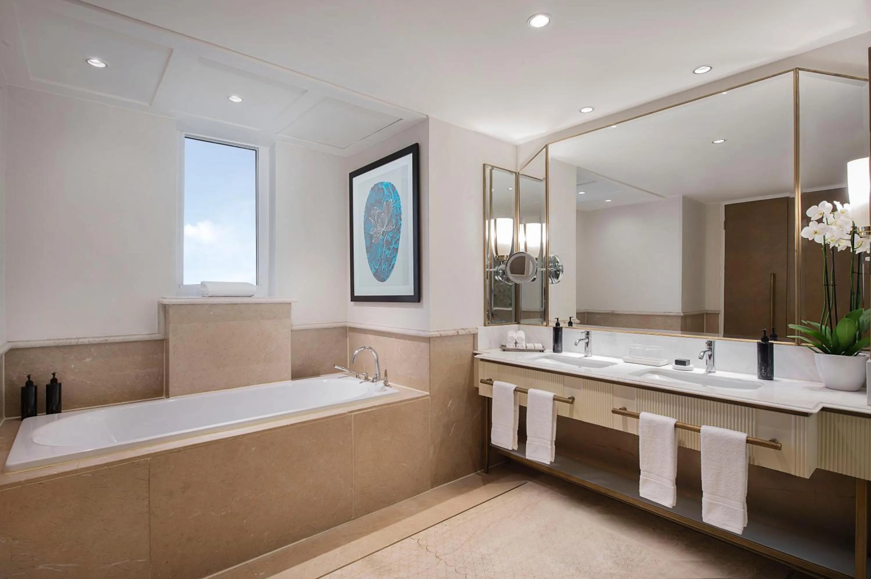 Toilet in Waldorf Astoria Cairo Heliopolis