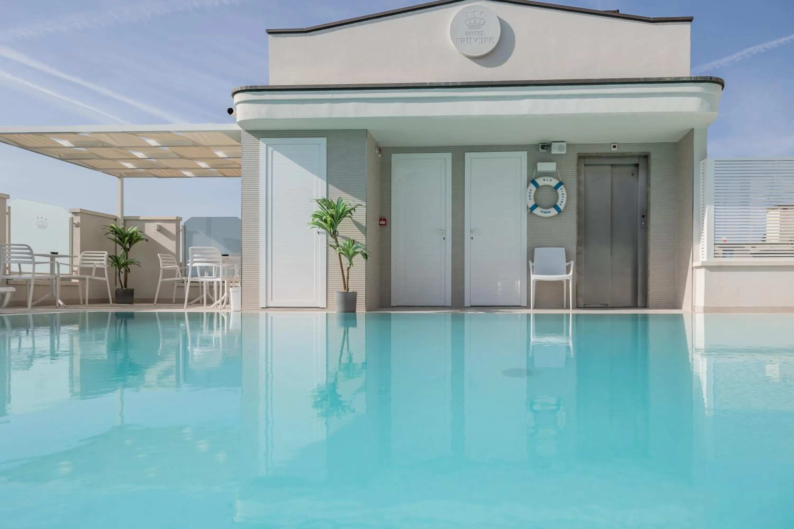 Swimming pool in Hotel Principe