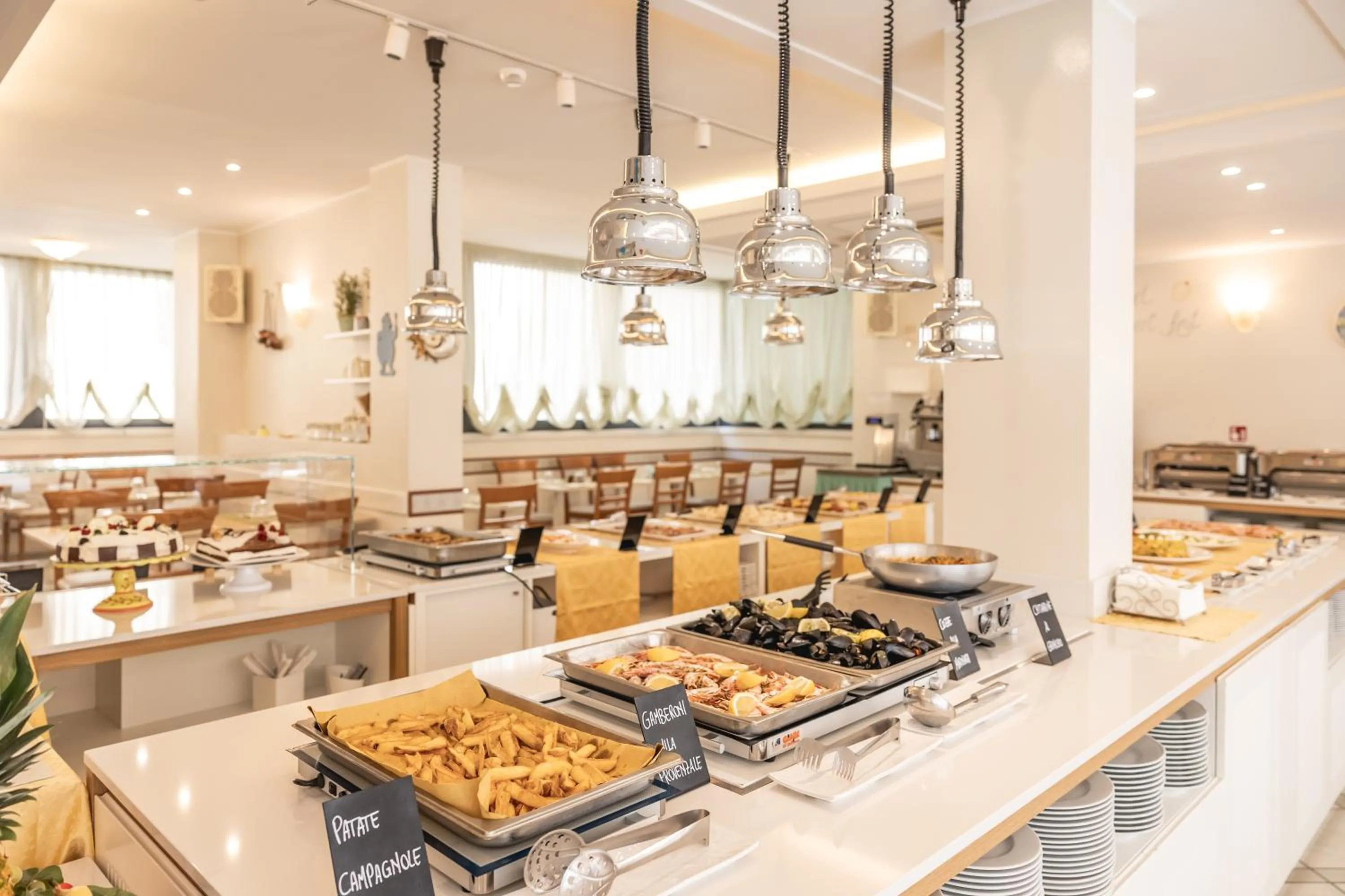 Restaurant/places to eat in Hotel Principe