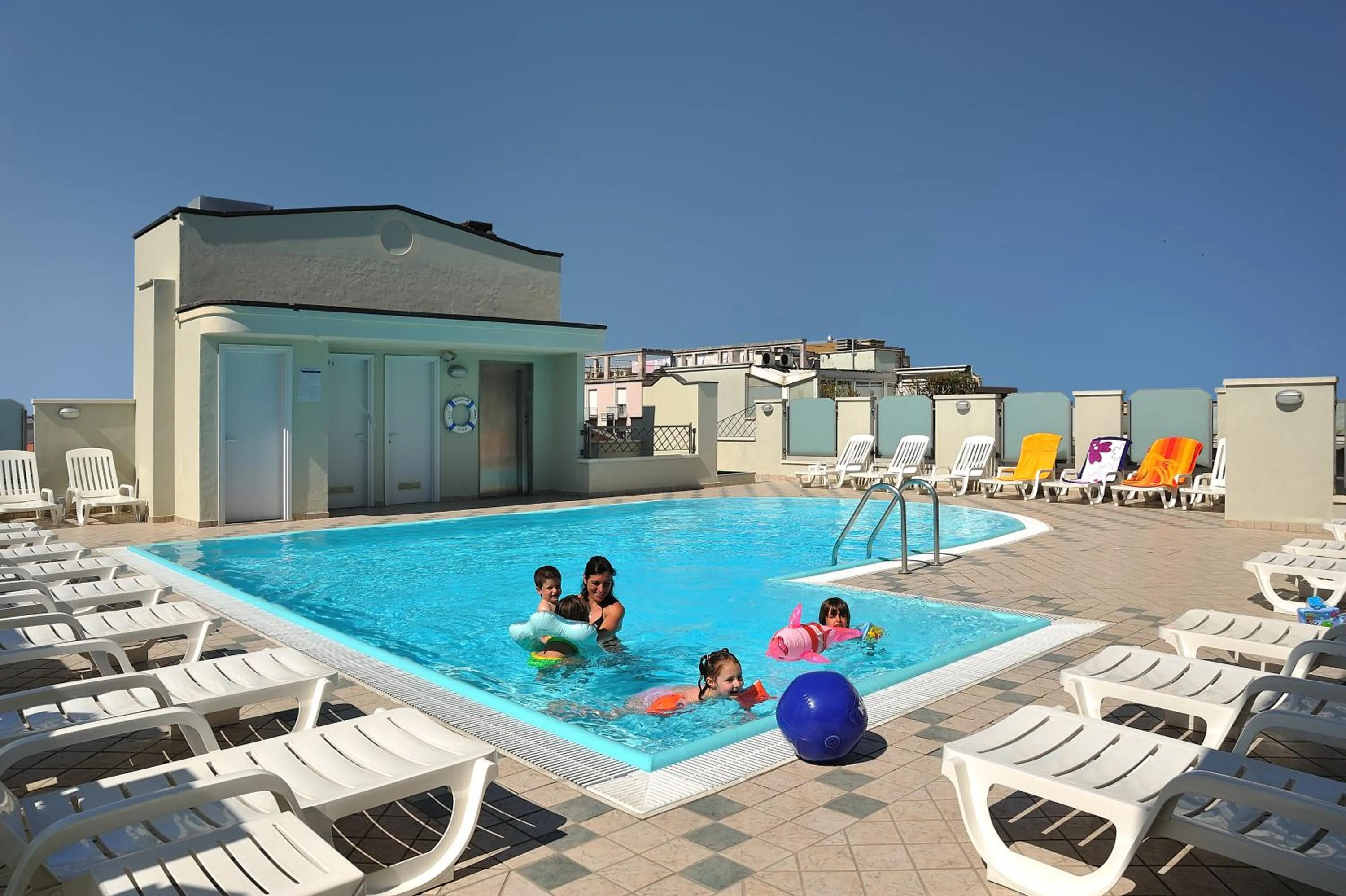 Swimming pool in Hotel Principe