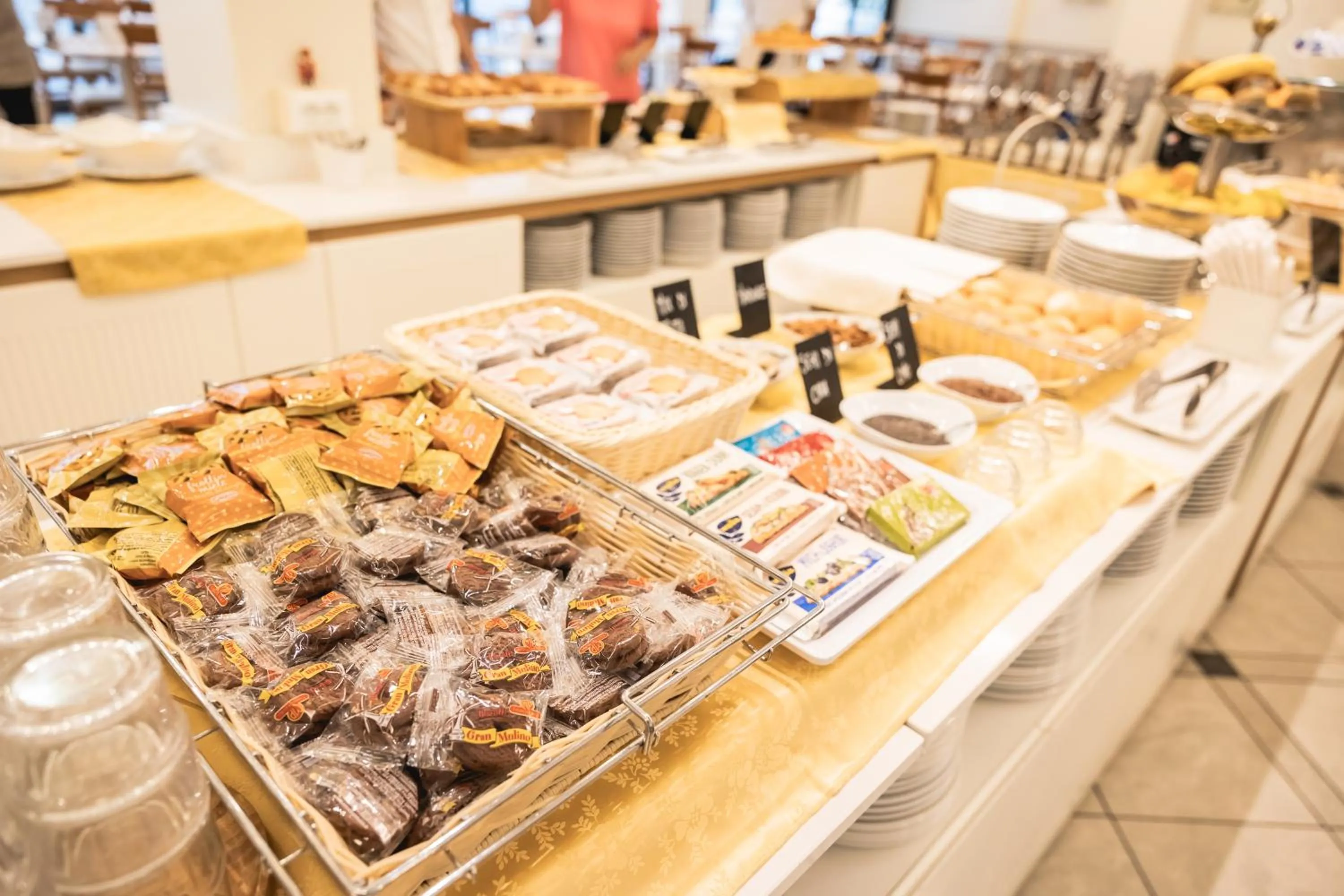 Restaurant/places to eat in Hotel Principe