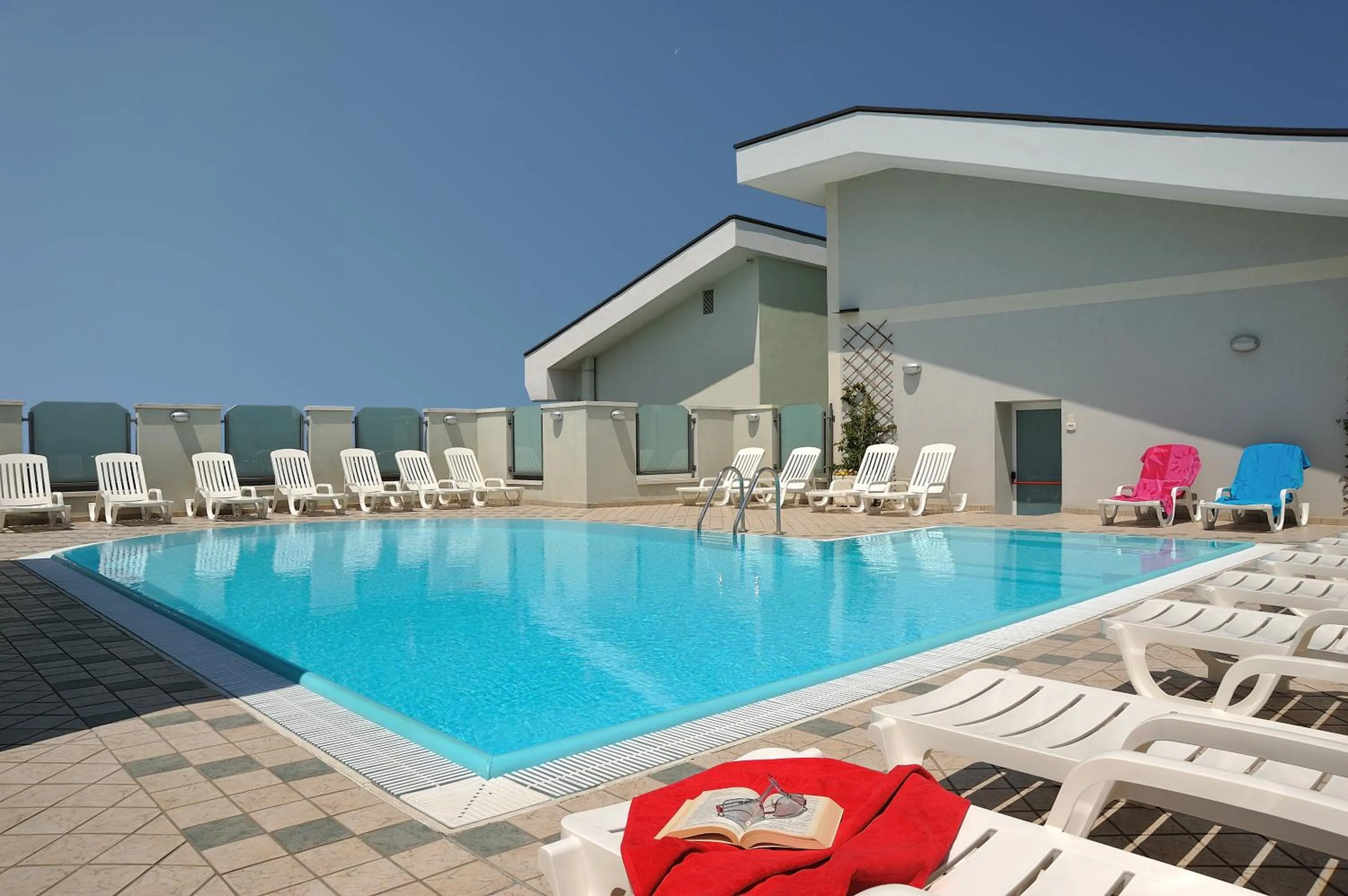 Swimming pool in Hotel Principe