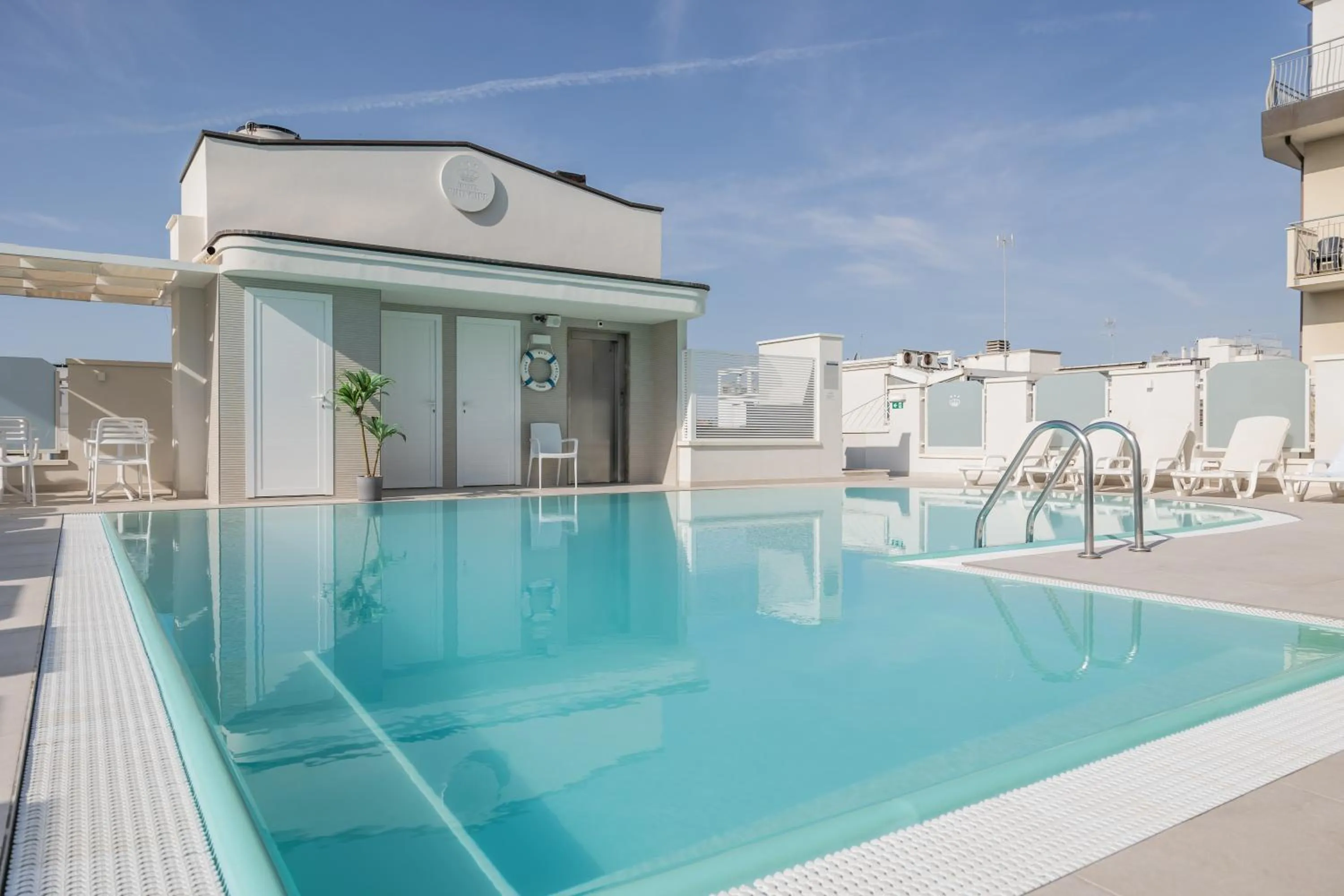 Swimming pool in Hotel Principe