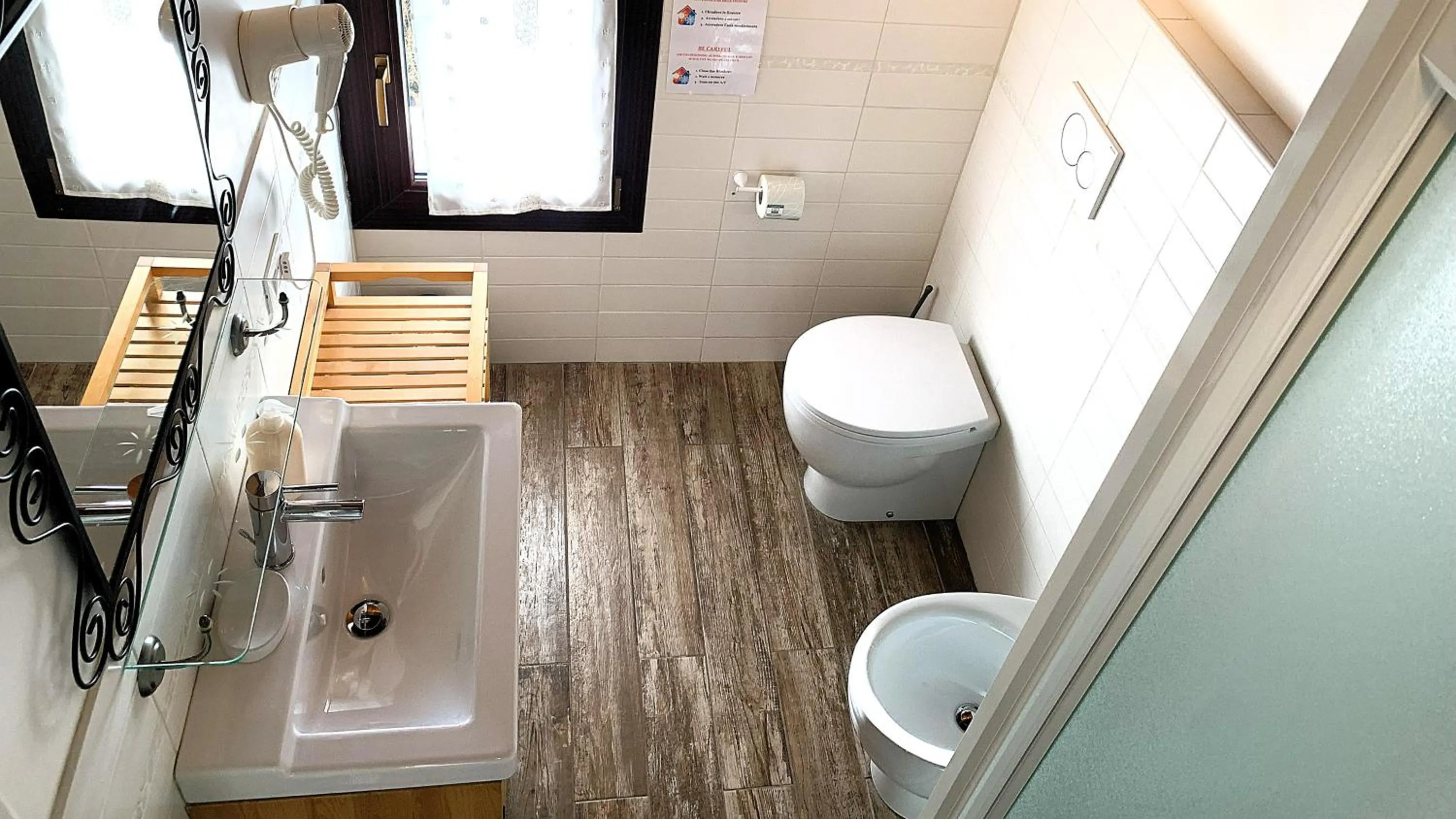 Toilet in Villa ai Tigli Venice Airport Rooms Keyless&Self Check in