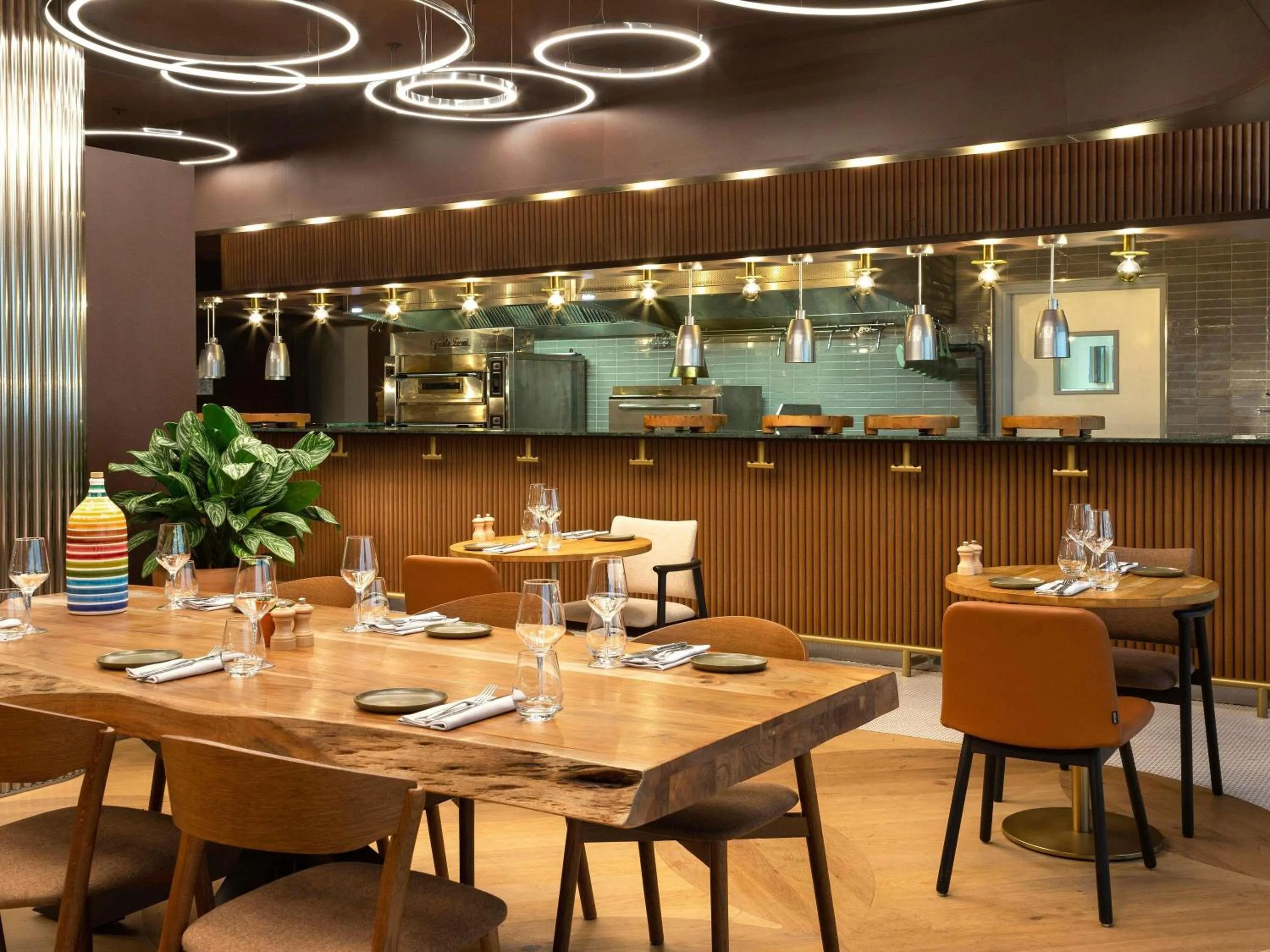 Restaurant/places to eat in Pullman Paris Montparnasse