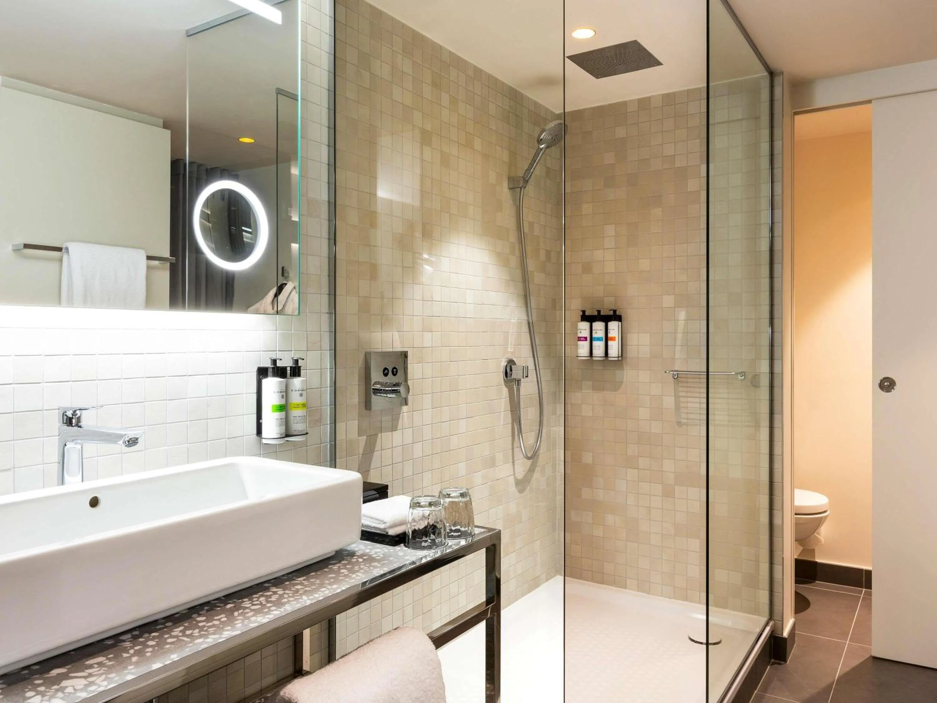 Bedroom in Pullman Paris Montparnasse