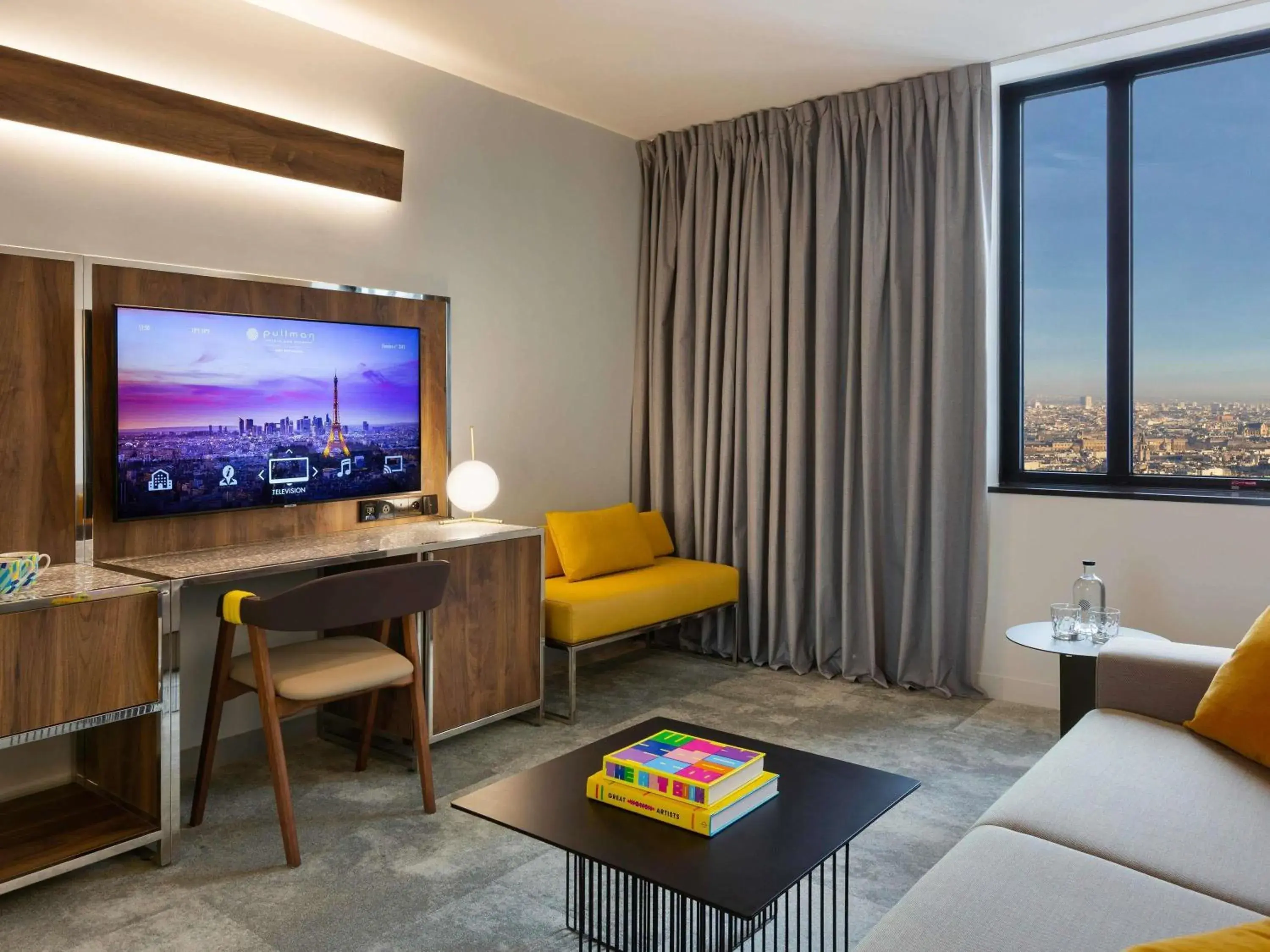 Bedroom in Pullman Paris Montparnasse Bedroom in Pullman Paris Montparnasse