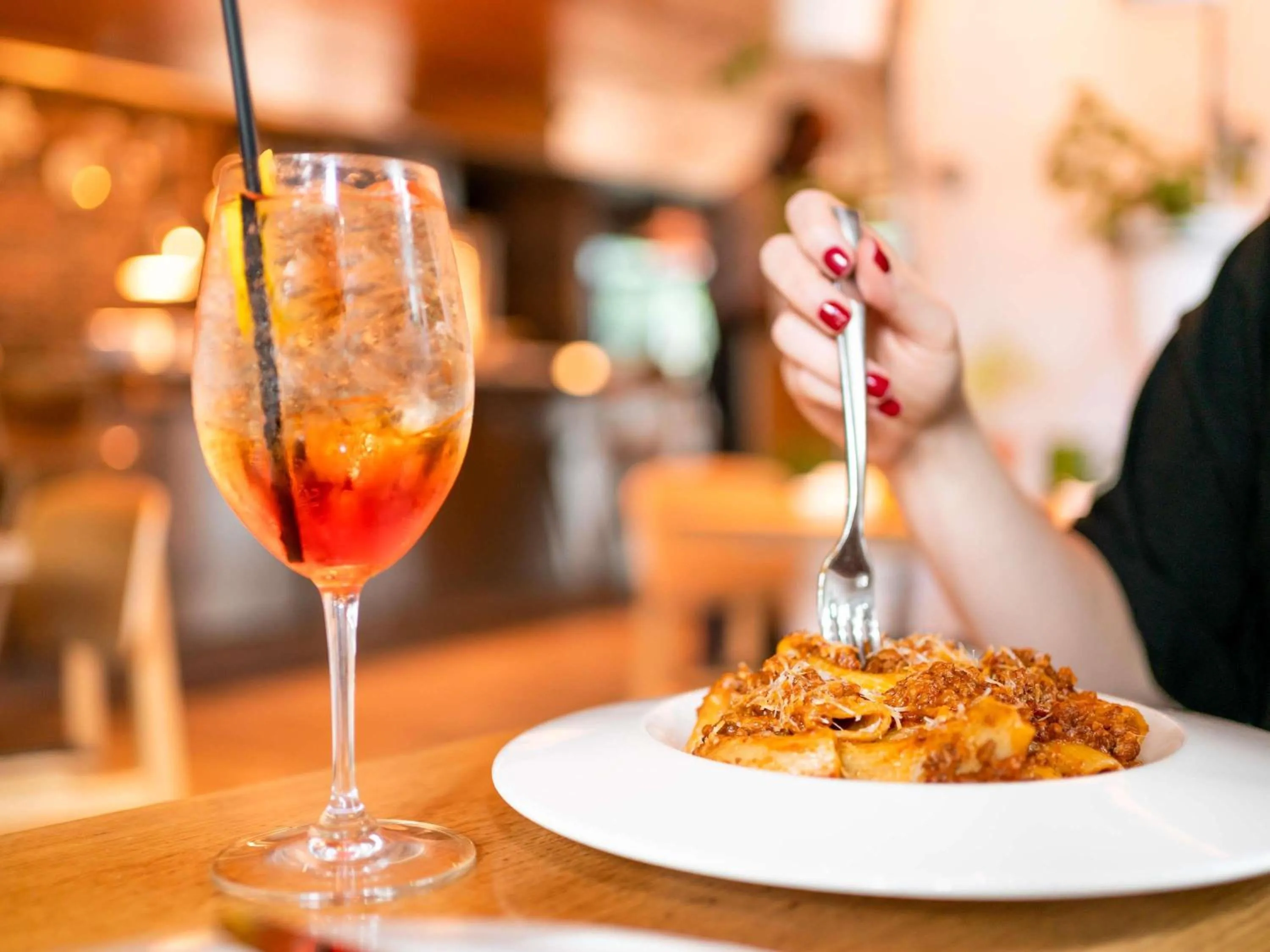 Restaurant/places to eat in Pullman Paris Montparnasse