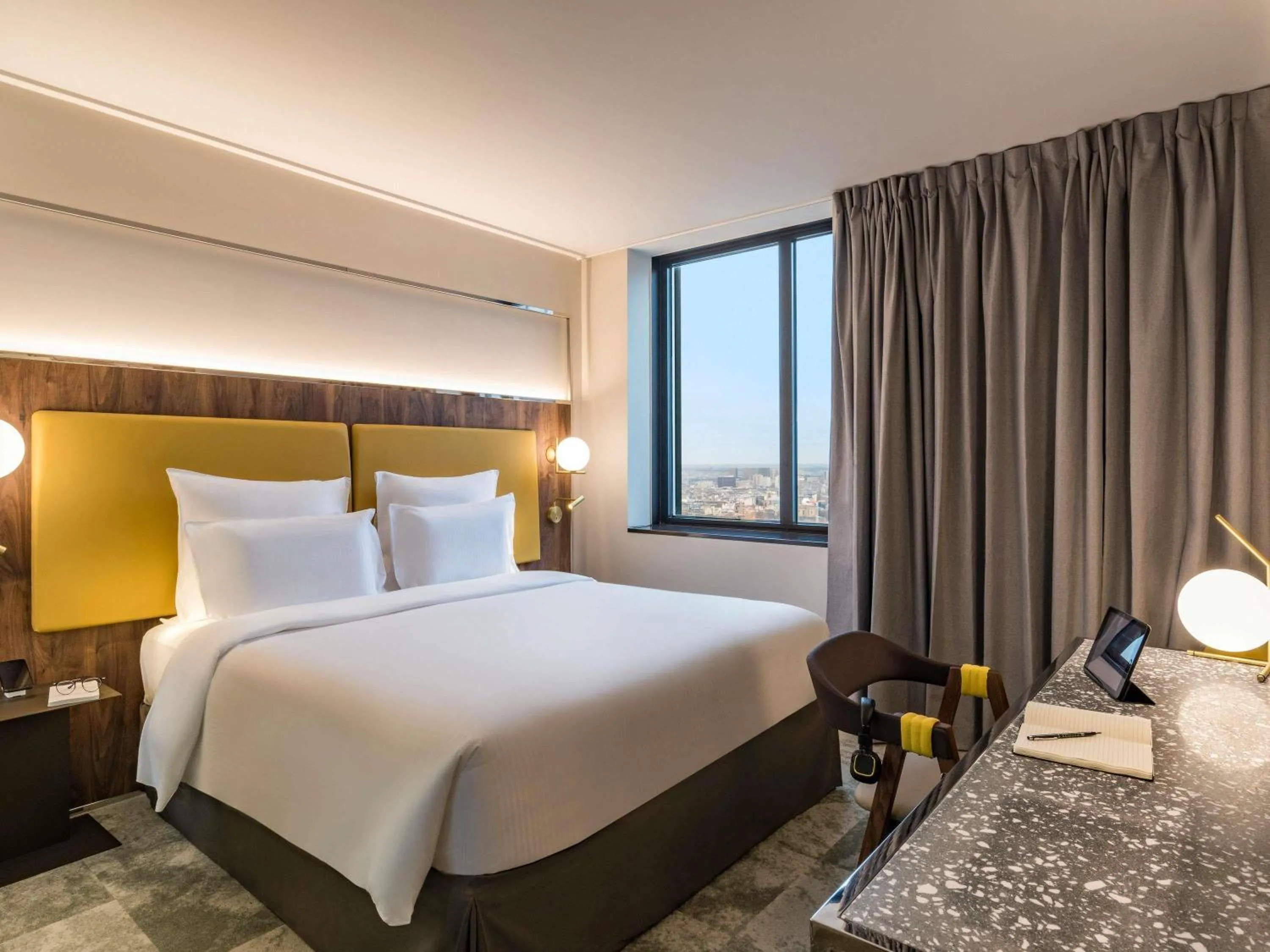 Property building, Bed in Pullman Paris Montparnasse