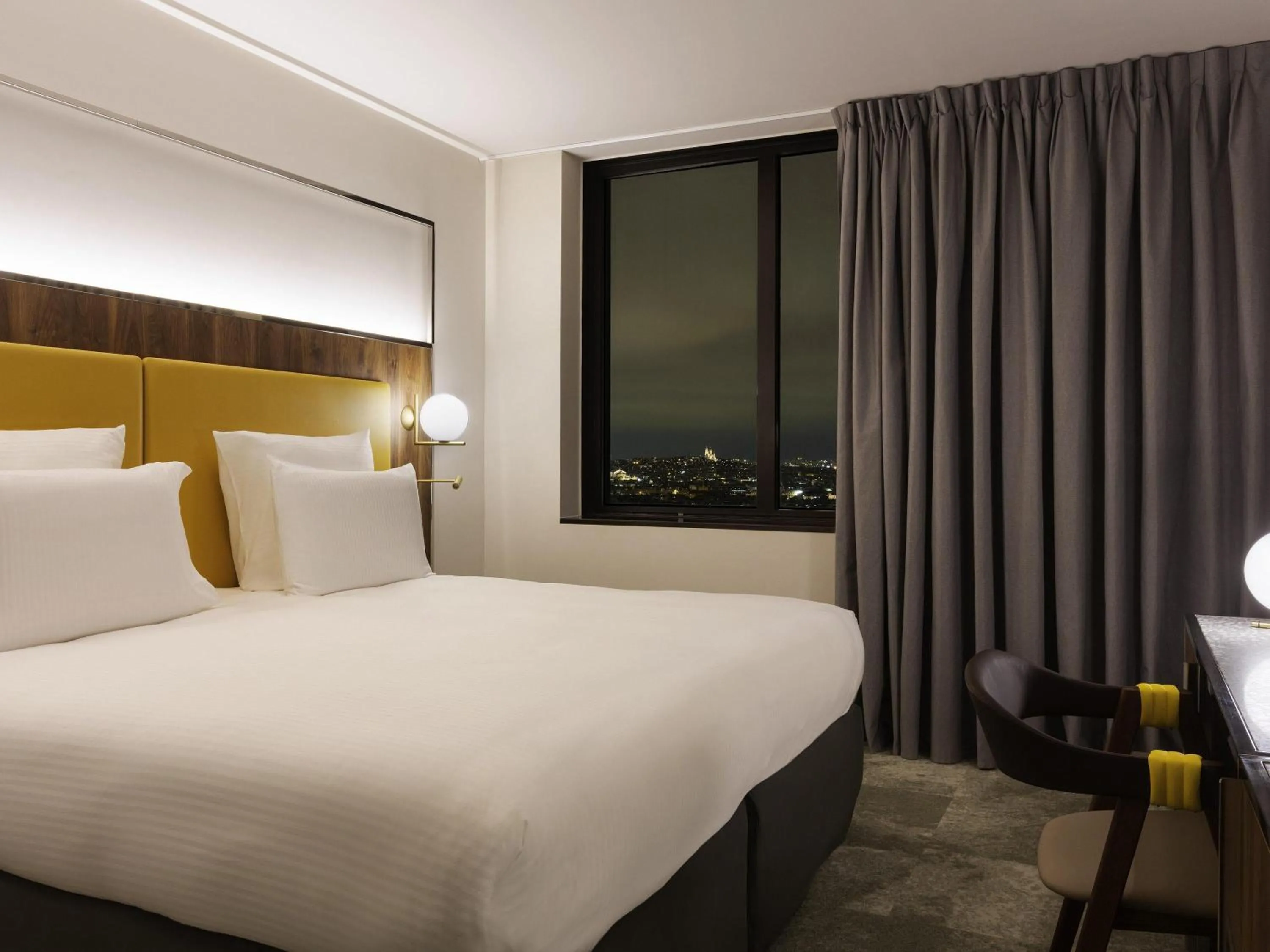Bedroom, Bed in Pullman Paris Montparnasse